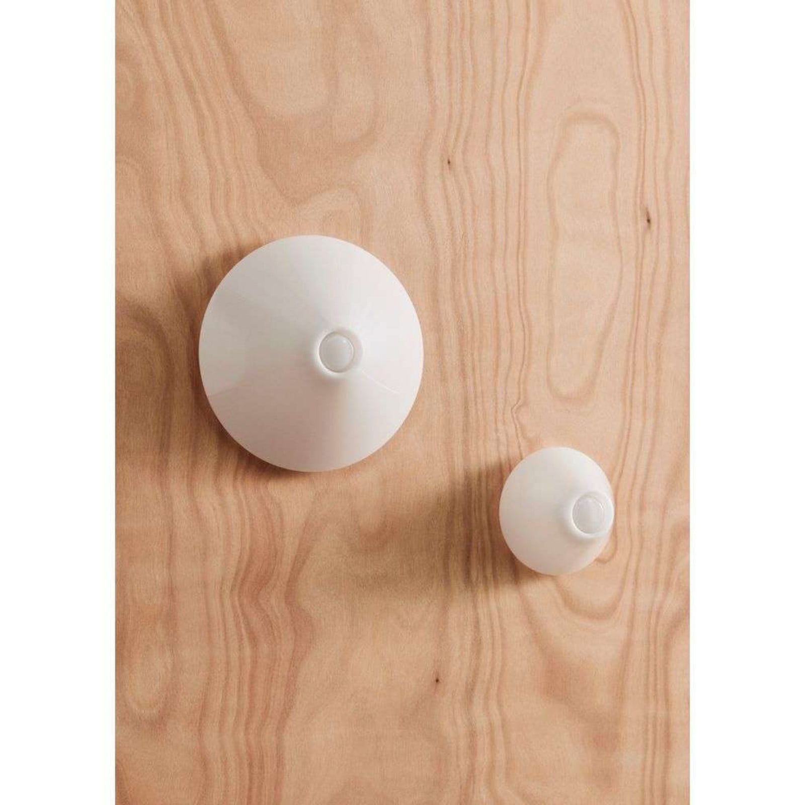 Ono Flush Mount Deckenlampe, Ø 20 cm, IP44, weiß/opal HAY - Wohnzimmer - Kunststoff