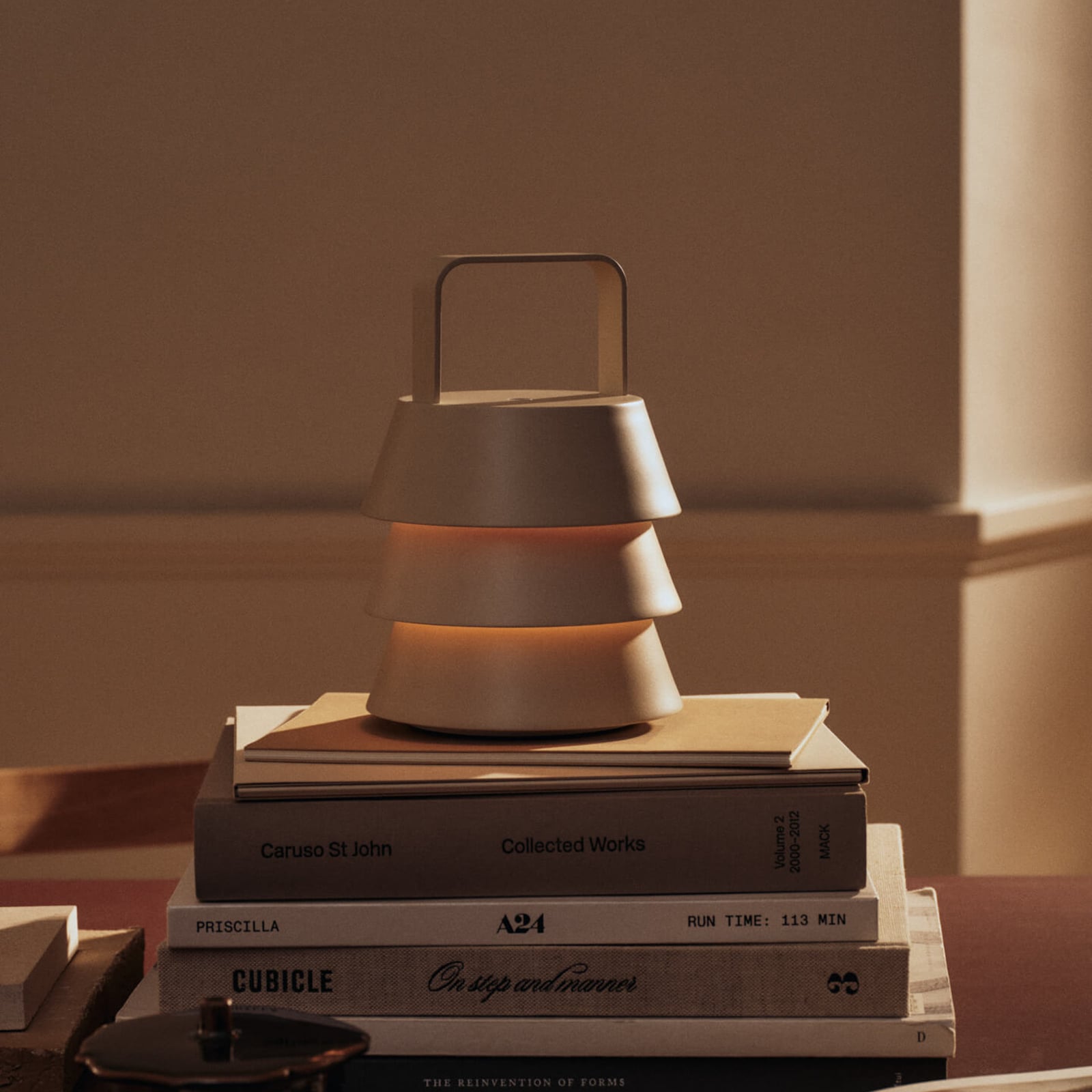 Luver bærbar bordlampe, kashmirbeige IP44 - ferm LIVING