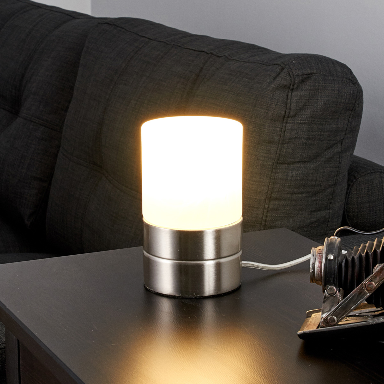 Sevda - LED-bordlampe i sylinderform