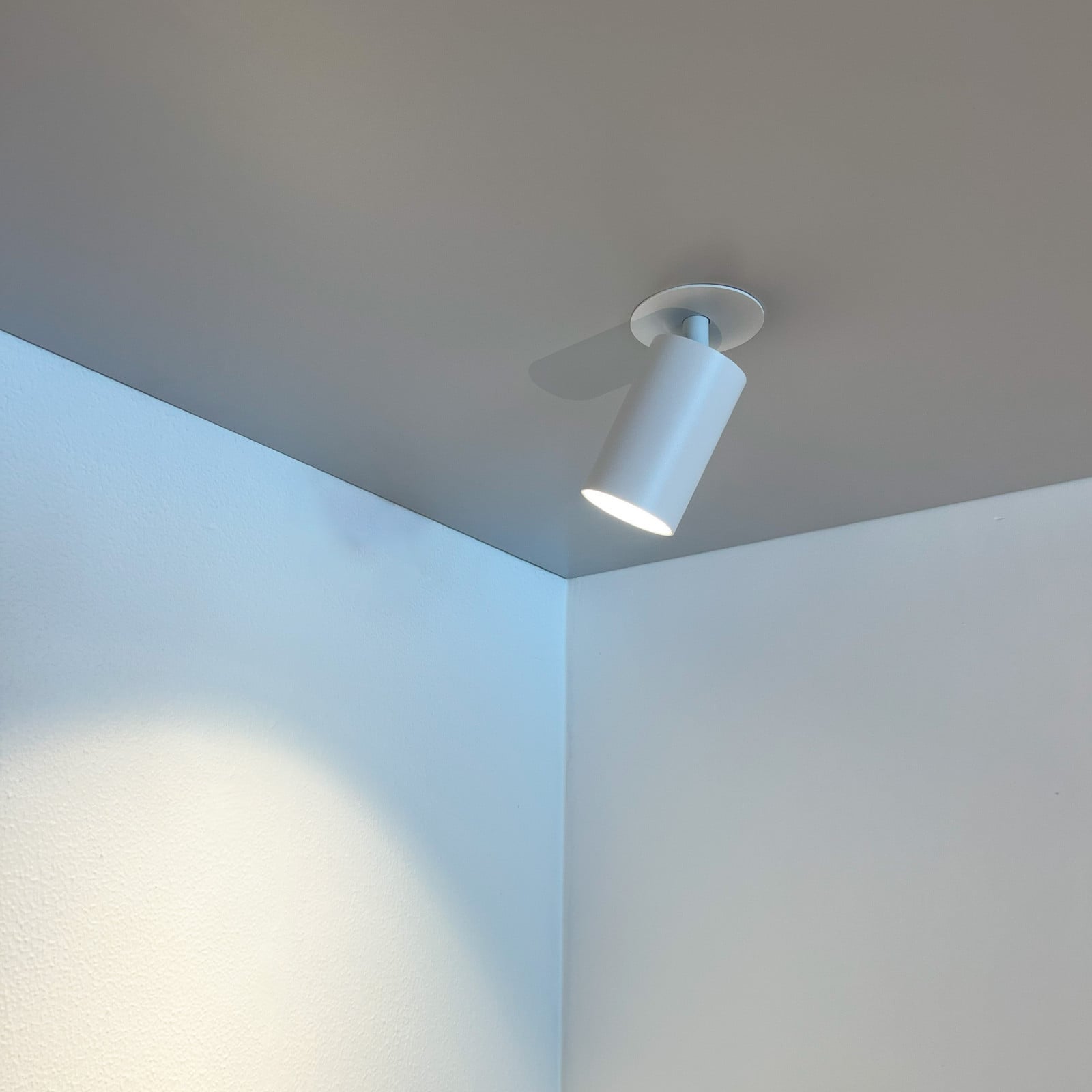 SpotOn Semi indbygningsspot, hvid – Antidark - Stue - Aluminium billede