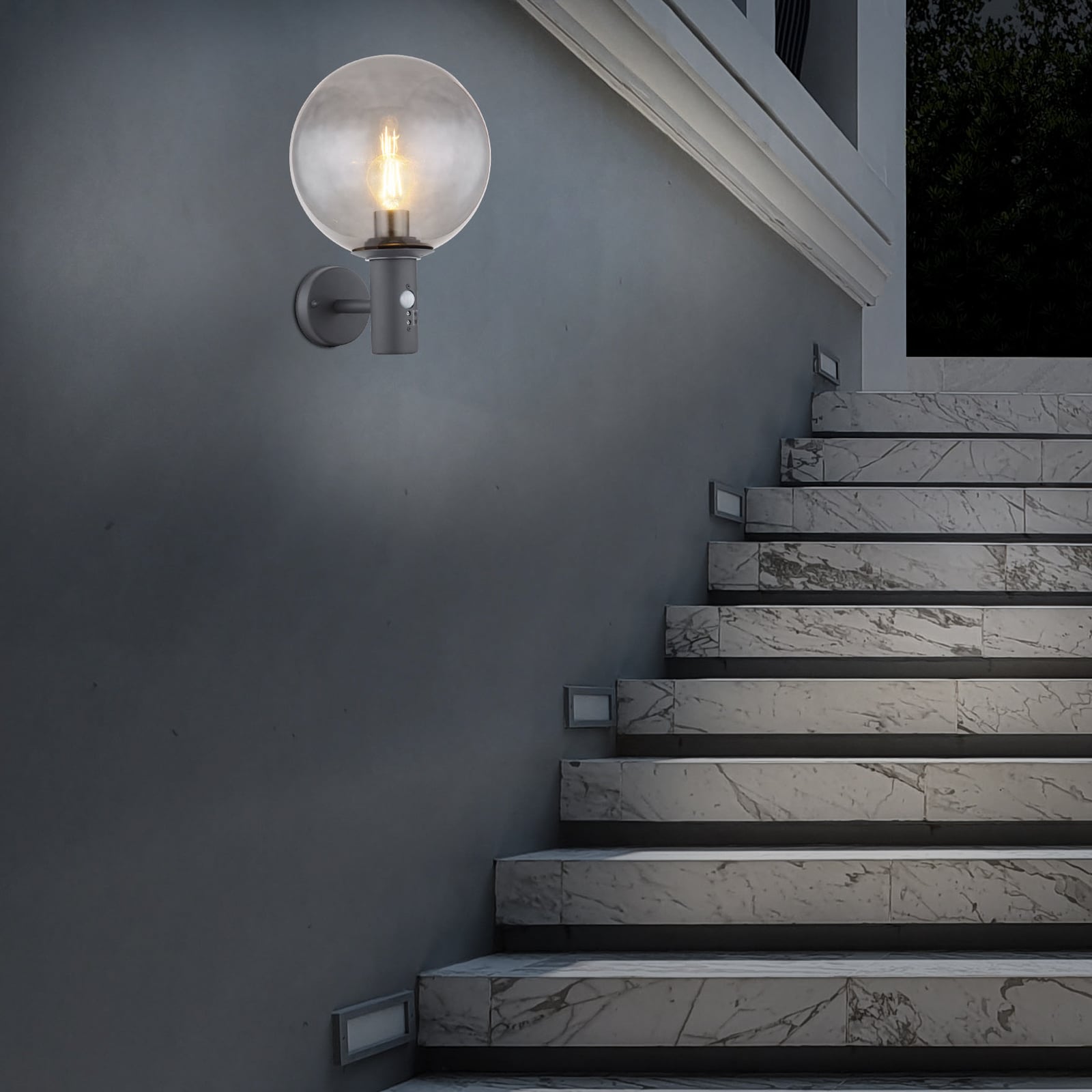 Außenwandlampe Hedwig, anthrazit/rauch, Sensor, IP44, E27 Außenwandlampe Hedwig, anthrazit/rauch, Sensor, IP44, E27