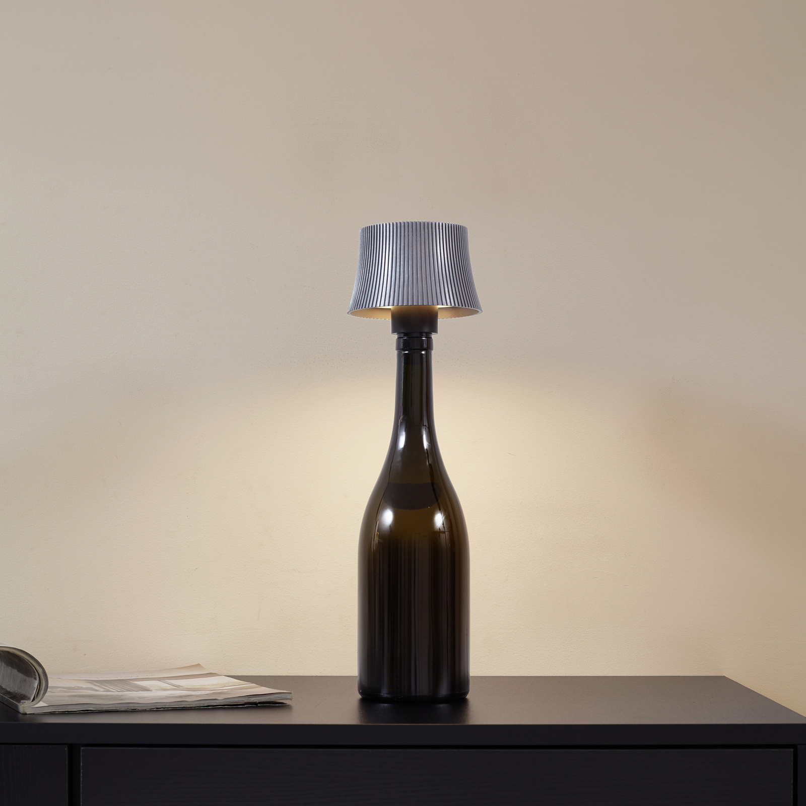 Lindby Lampada da tavolo a batteria a LED Linor, grigio fumo, USB, dimmerabile