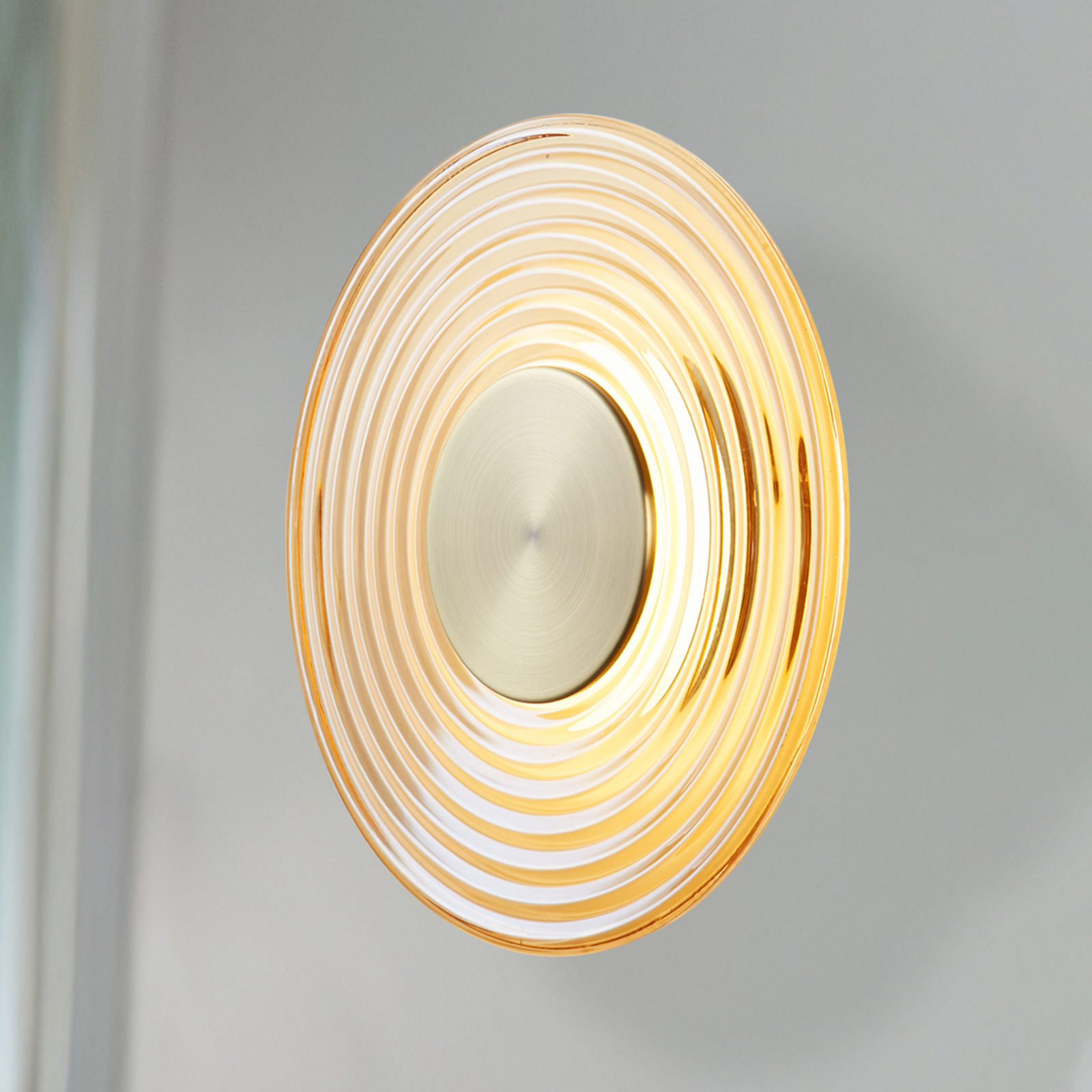Kinkiet LED Cleo, kolor bursztynowy/mosiężny, Ø 30 cm, szkło