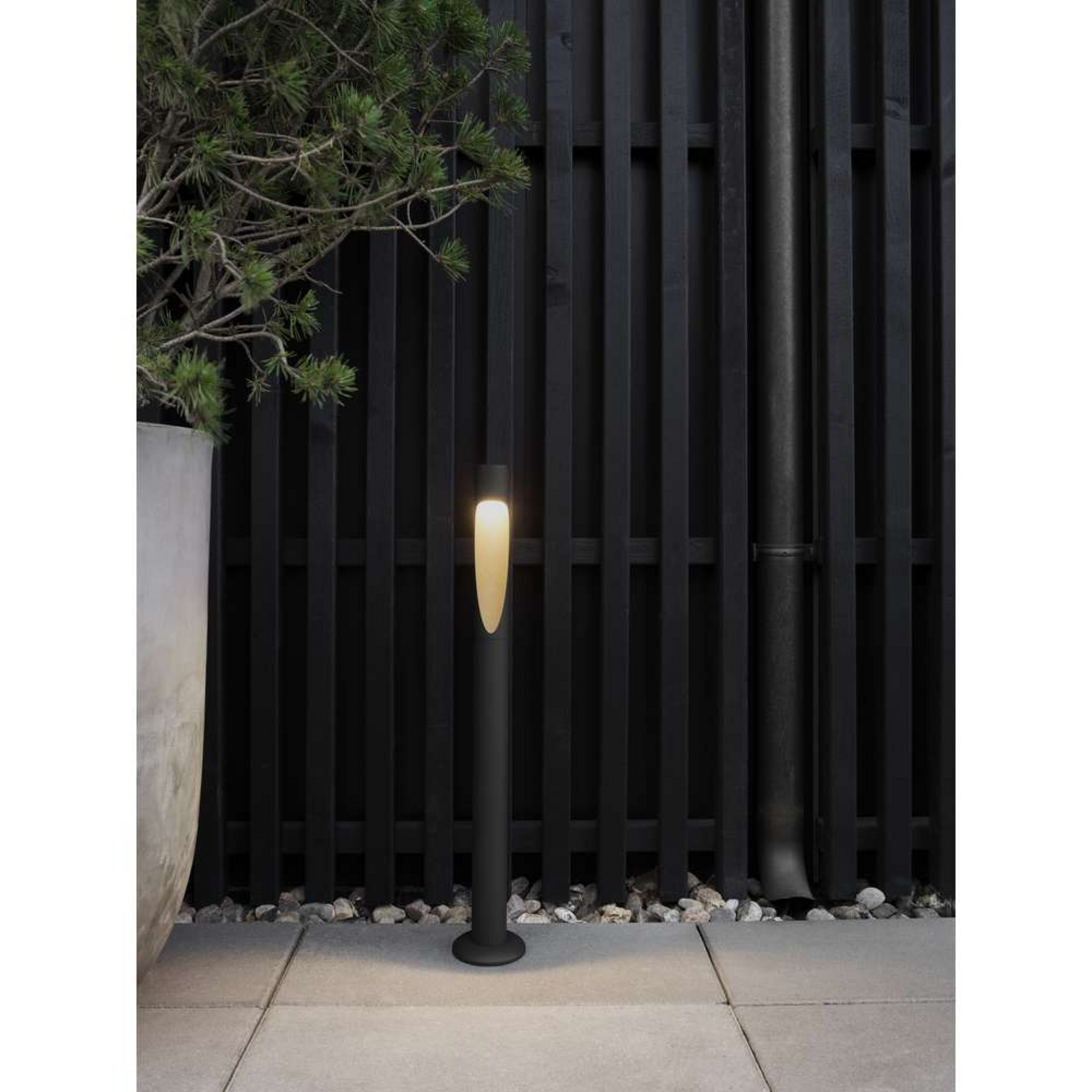 Flindt Garden Trädgårdslampa Long 2700K w/Base Black - Louis Poulsen