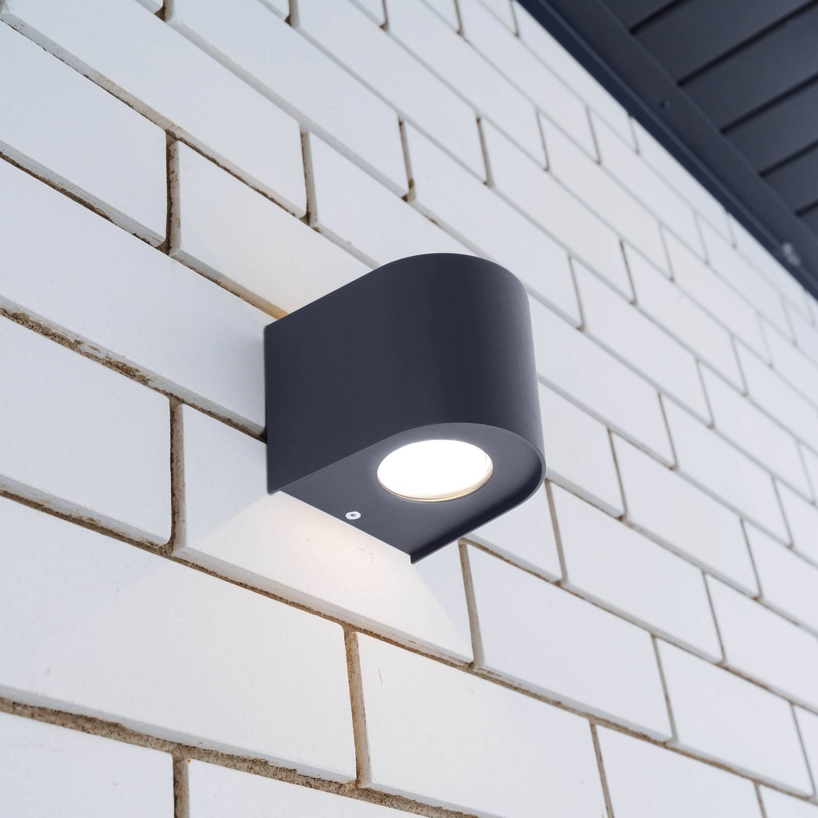 Kinkiet zewnętrzny LED ALECTO, czarny, wysokość 10 cm, IP54 up/down