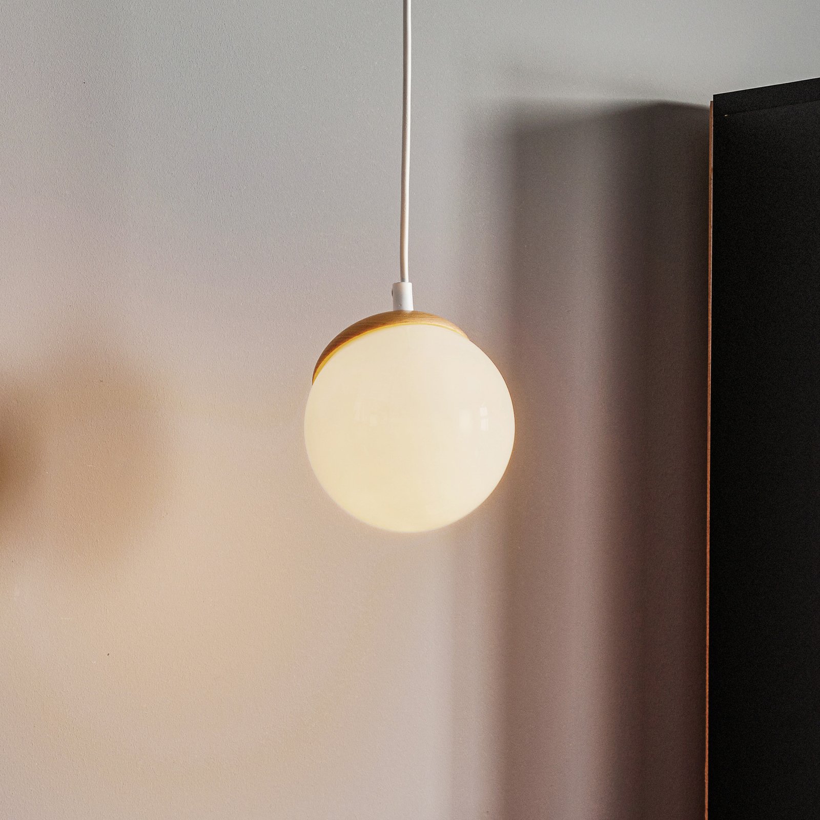 Sfera hanging light 1-bulb glass/light wood