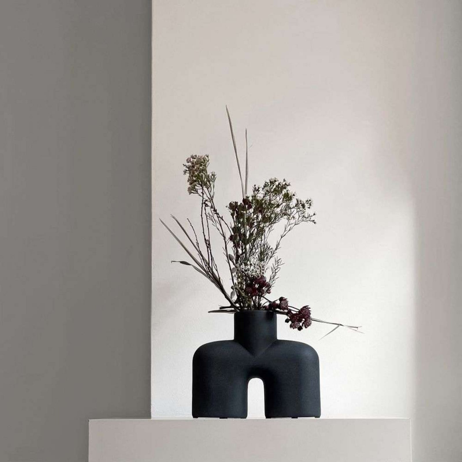 Cobra Uno Vase Medio Sort 101 COPENHAGEN - Keramik