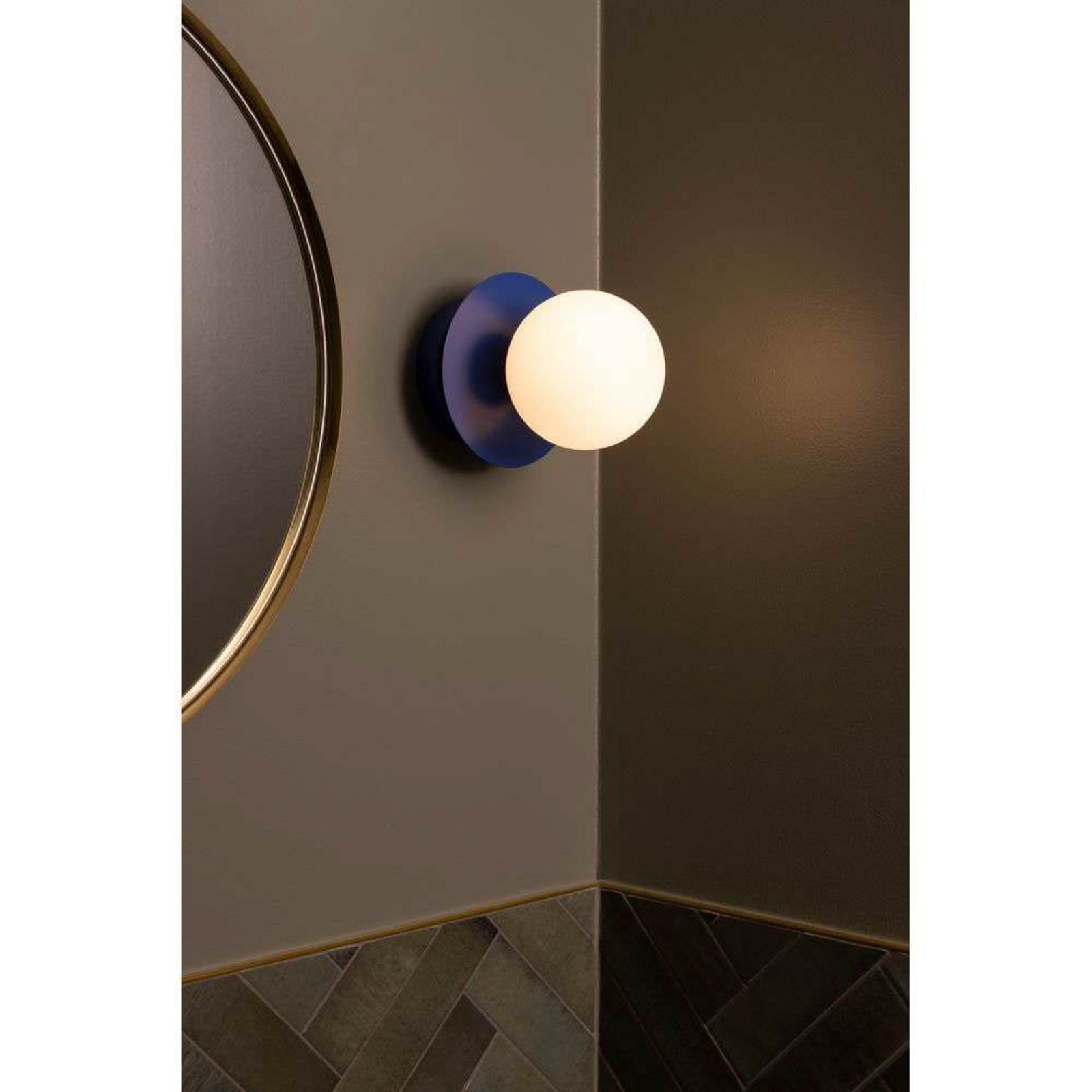 Candeeiro de teto Art Déco da Globes Lighting, IP44, azul/branco Candeeiro de teto Art Déco da Globes Lighting, IP44, azul/branco