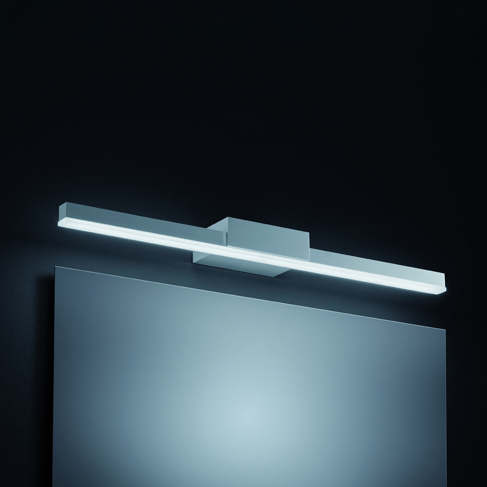 Helestra 60 cm long LED mirror light Ivy in matt aluminium, for Bathroom, aluminium, acrylic, 16.8 W, energy efficiency: A+, W: 60 cm, H: 5 cm