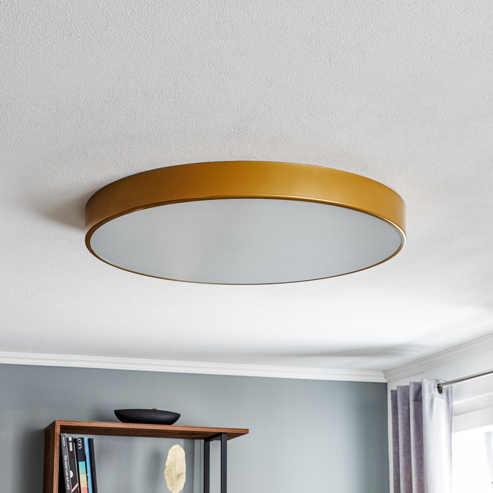 Cleo ceiling light in gold with diffuser, Ø 78 cm