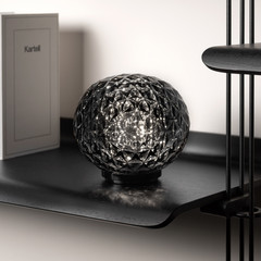 Kartell Mini Planet batteri-bordlampe, røggrå
