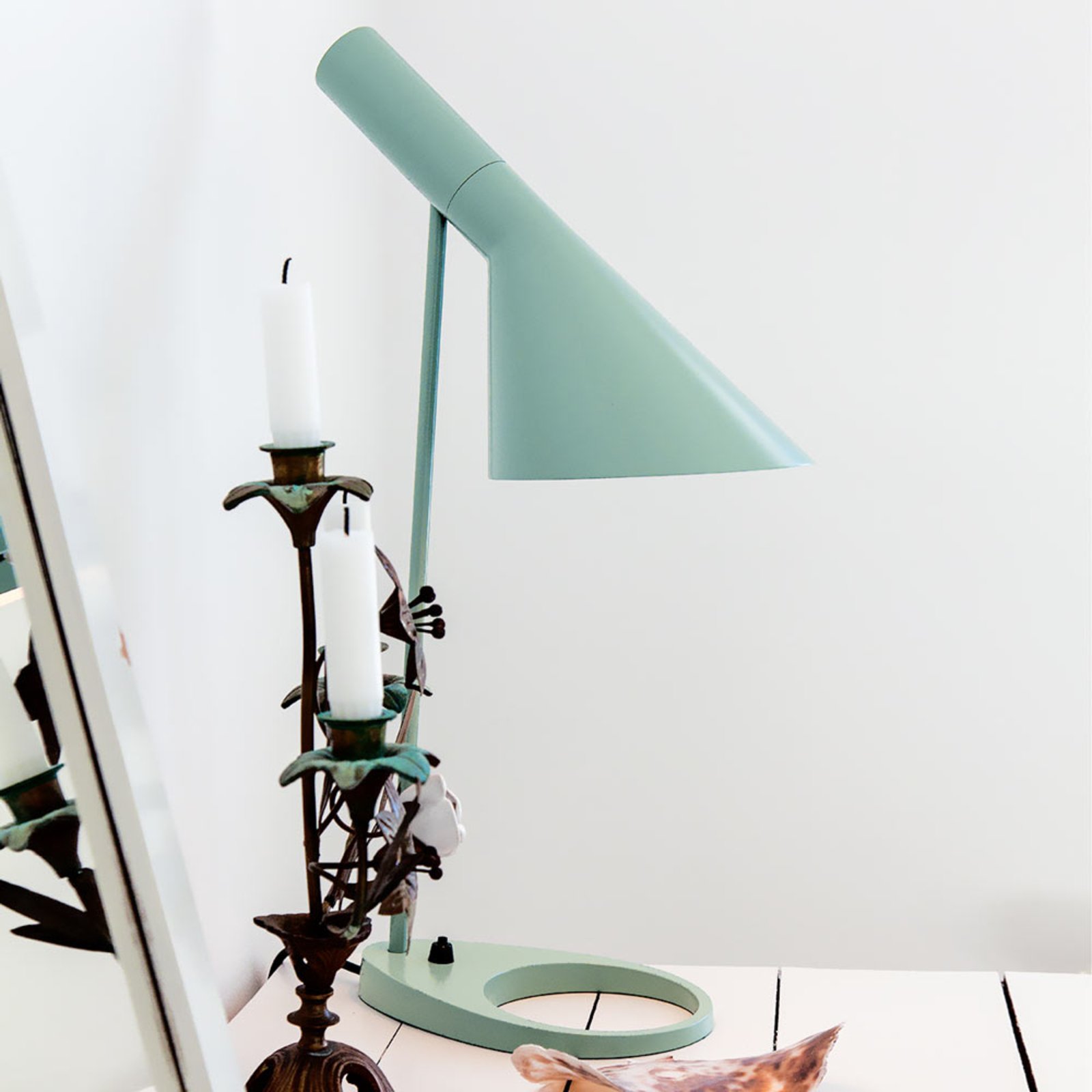 Louis Poulsen AJ – designbordslampa, petrol