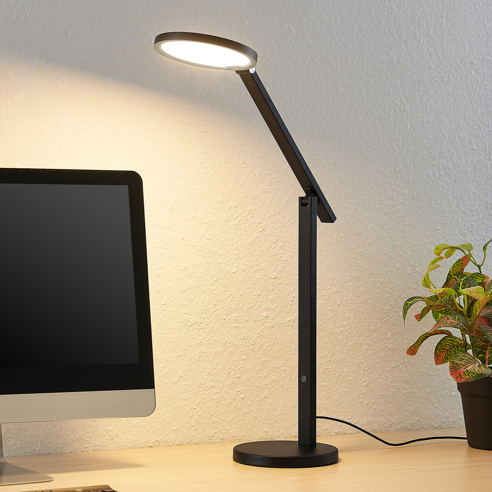 Lucande Felkano LED table lamp, black
