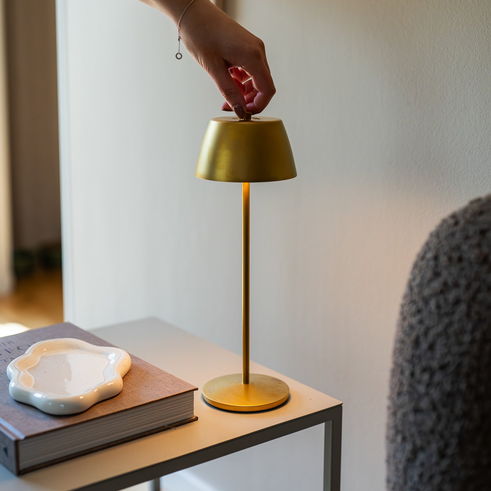 LED tafellamp op accu Eze, matgoud, 32 cm, IP54, USB