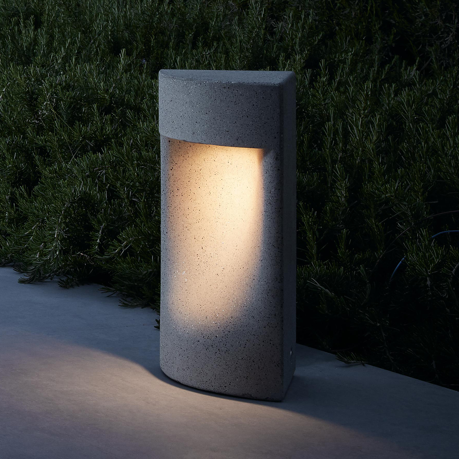 Bover Moai B/35 LED pedestal light, 35 cm high