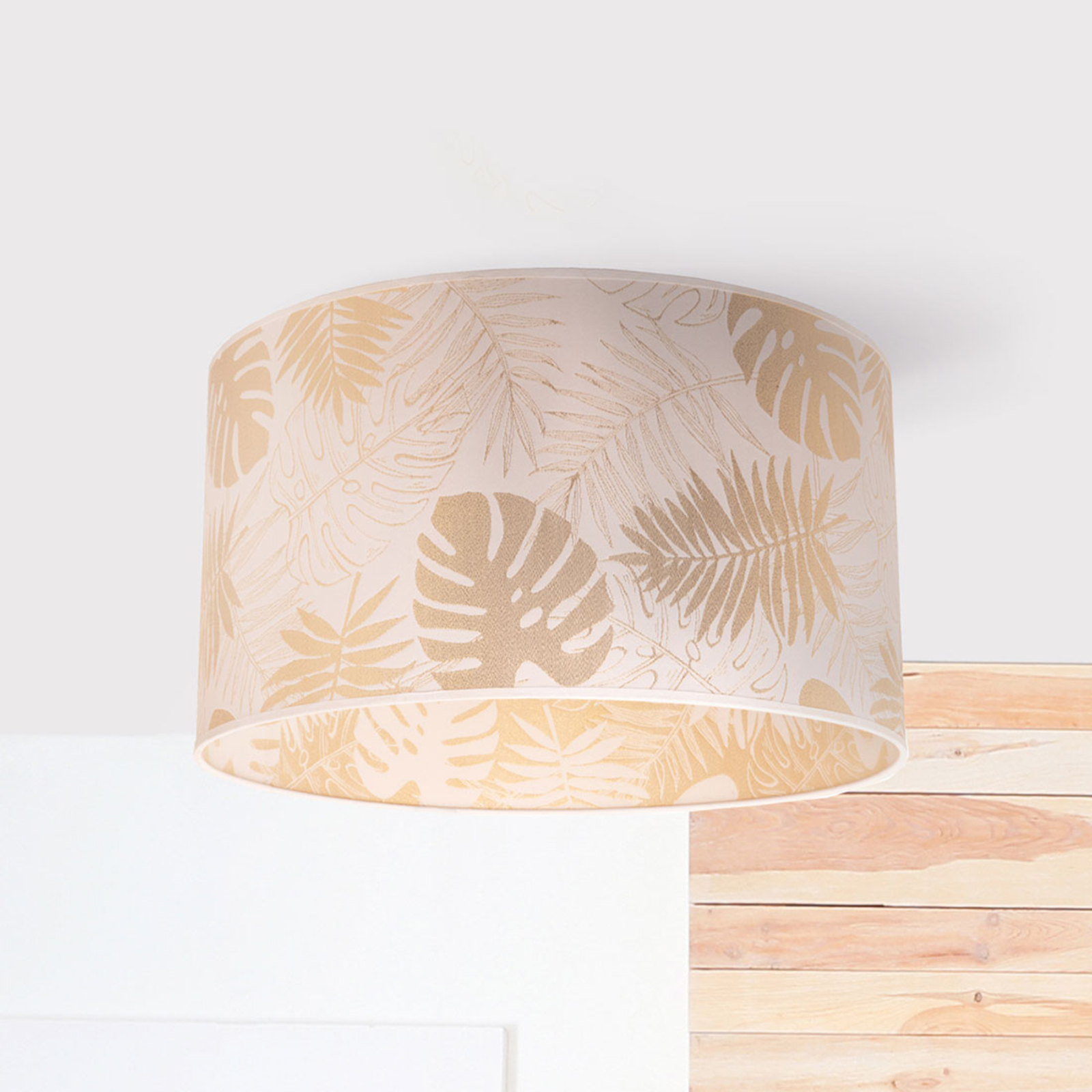 Areca ceiling light with leaf pattern, gold