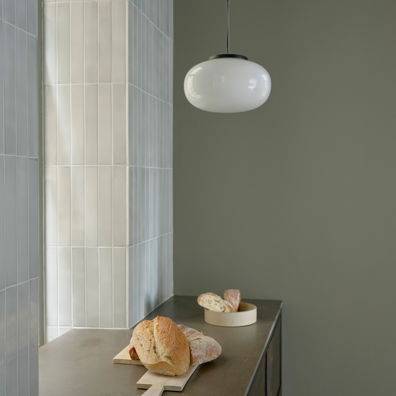 Karl-Johan Candeeiro Suspenso Ø230 Opal Glass - New Works