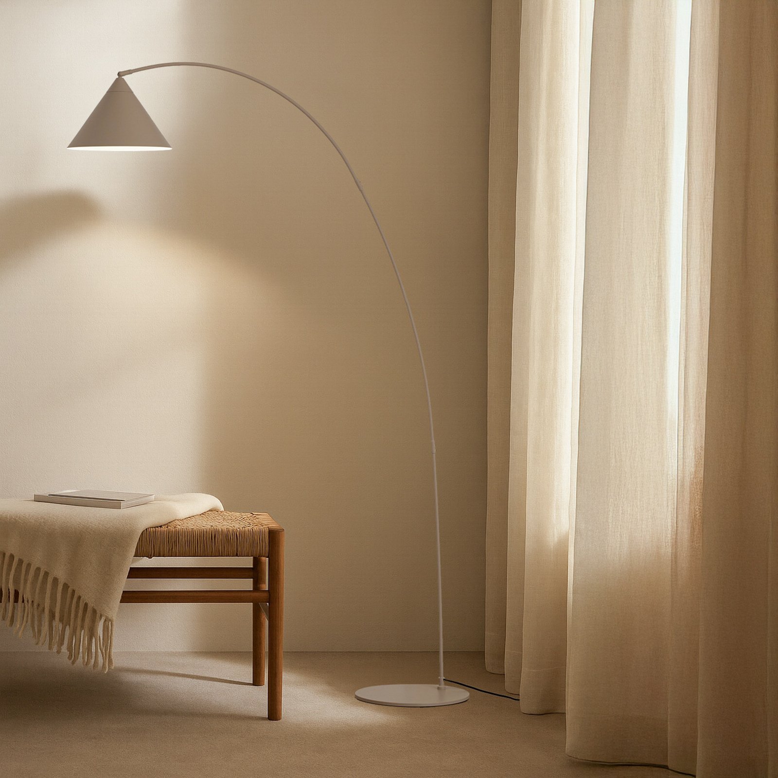 Triangolo Bogenleuchte, beige, Höhe 195 cm, Metall - Lindby Triangolo Bogenleuchte, beige, Höhe 195 cm, Metall - Lindby