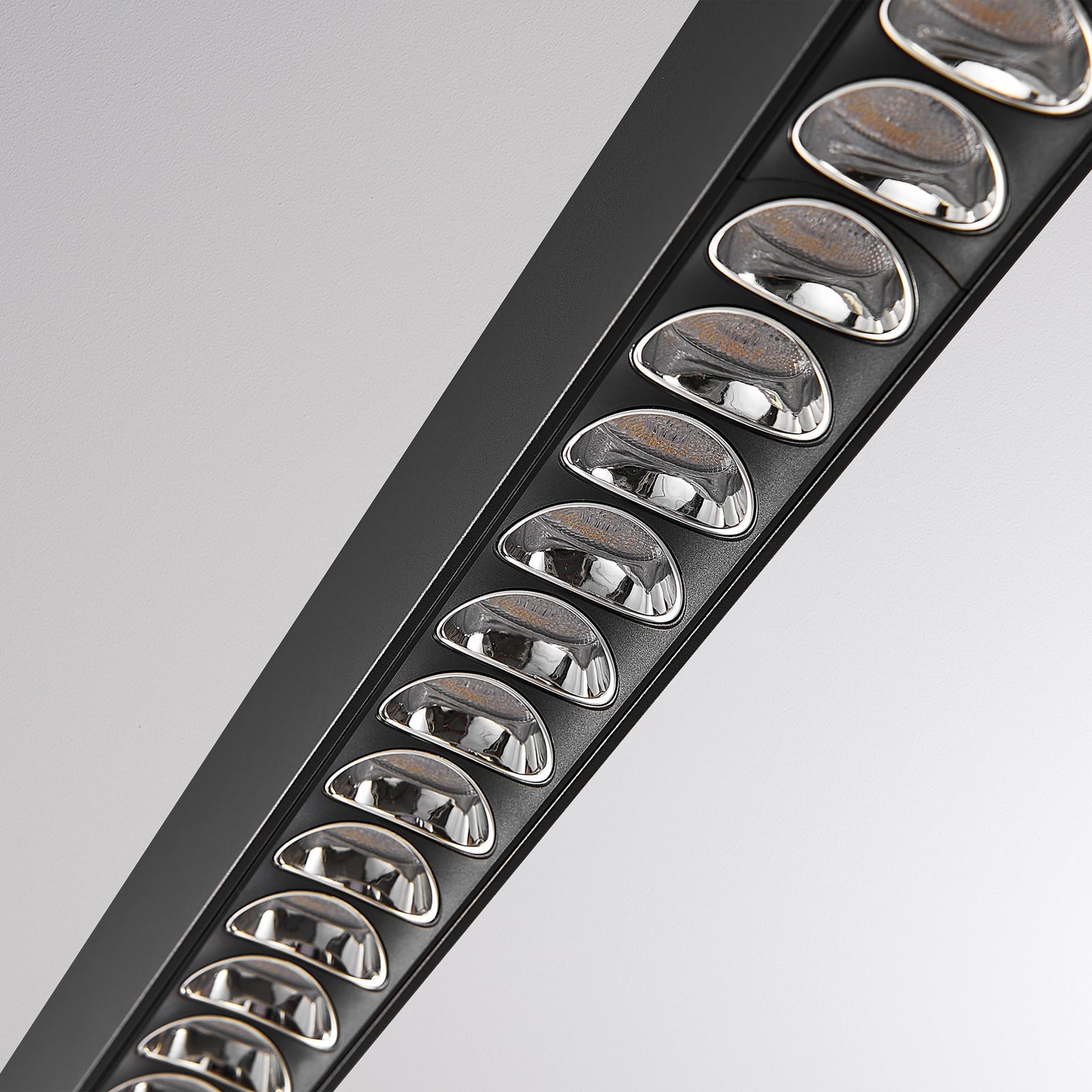 LED-riippvalgusti PERFORA PROLINE M, must, 106 cm, DALI, üles/alla LED-riippvalgusti PERFORA PROLINE M, must, 106 cm, DALI, üles/alla