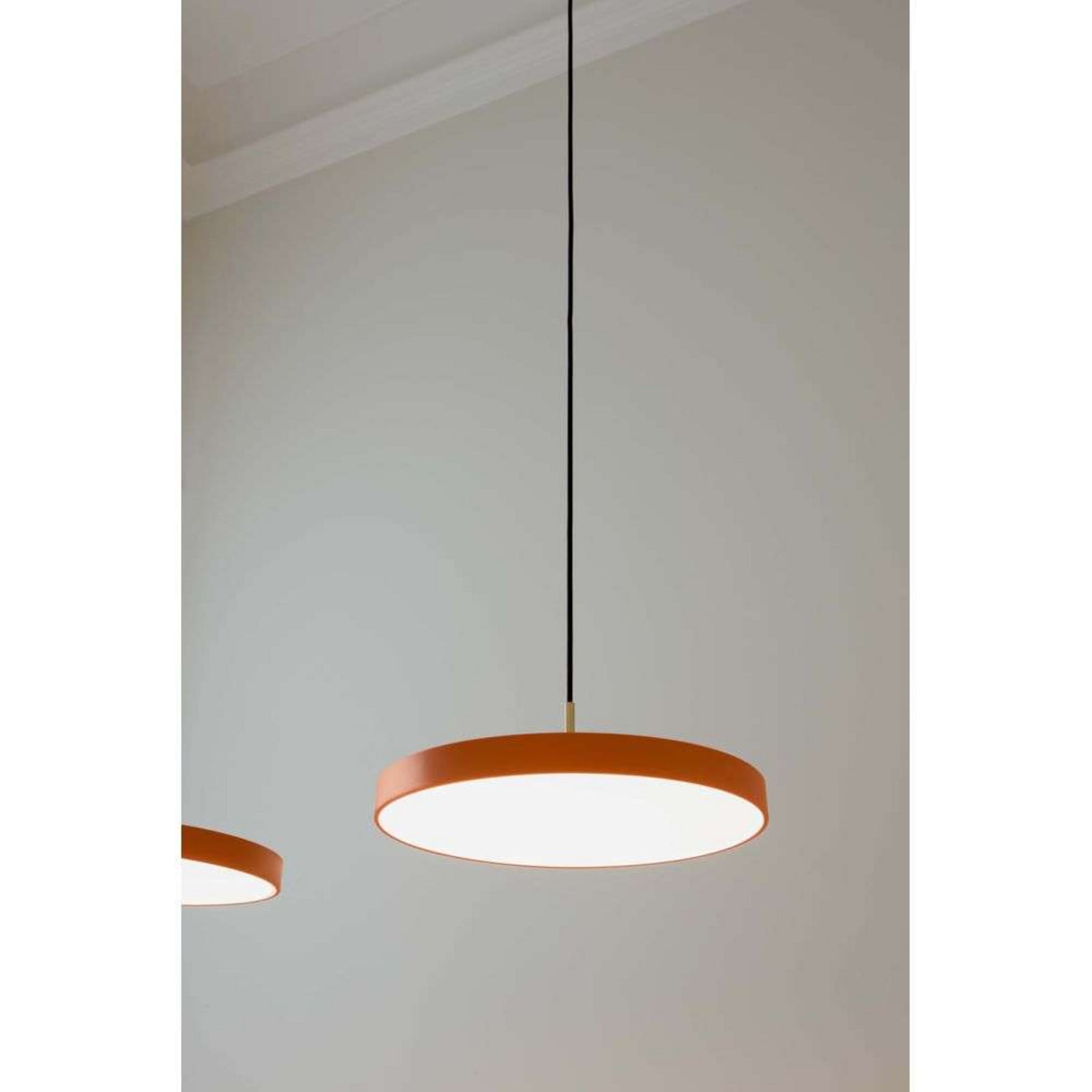 Asteria Plus pendellampe, Ø 43 cm, orange/sort UMAGE - Stue - Metal billede