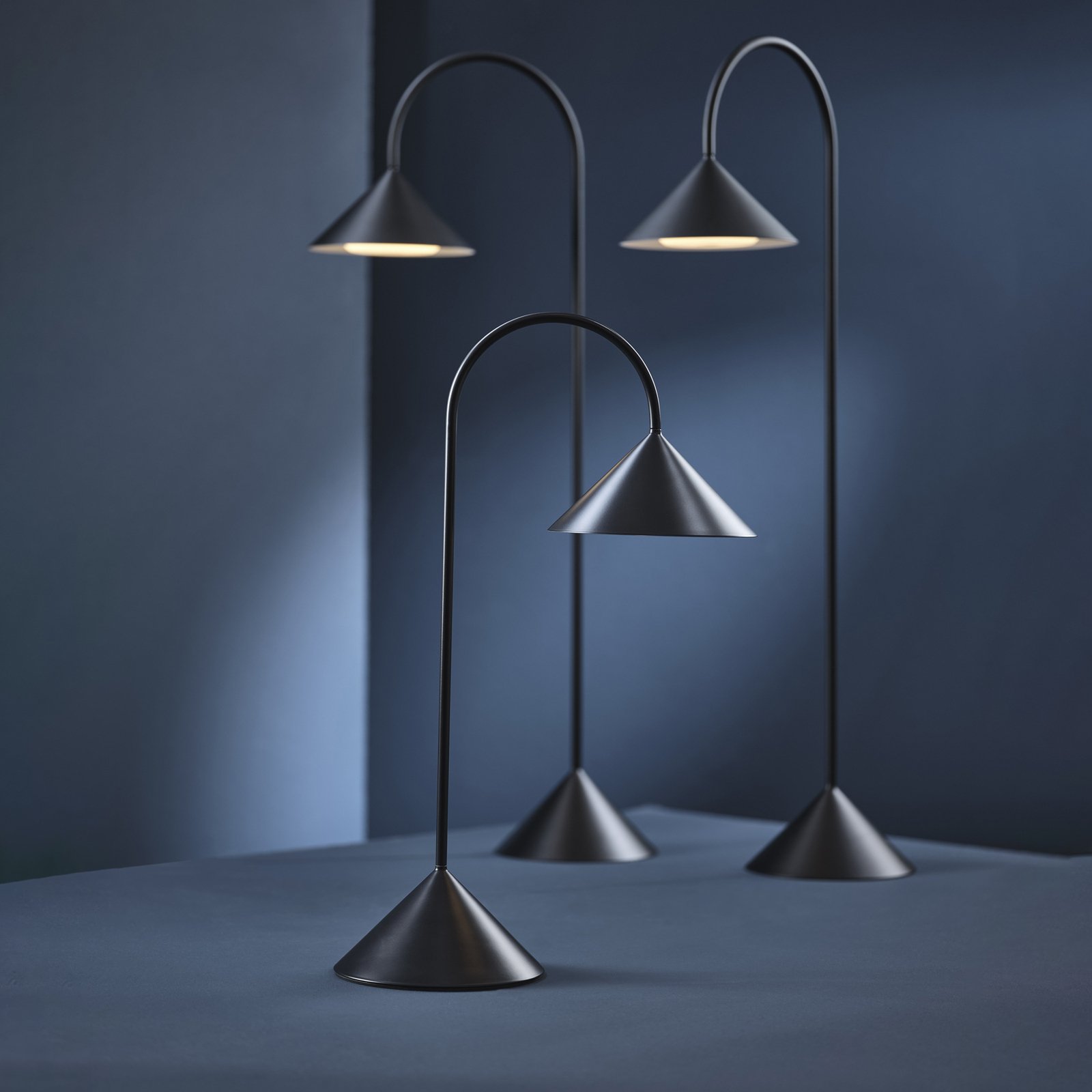 Grasp Portable Lampe de Table H47 Matt Black - Frandsen