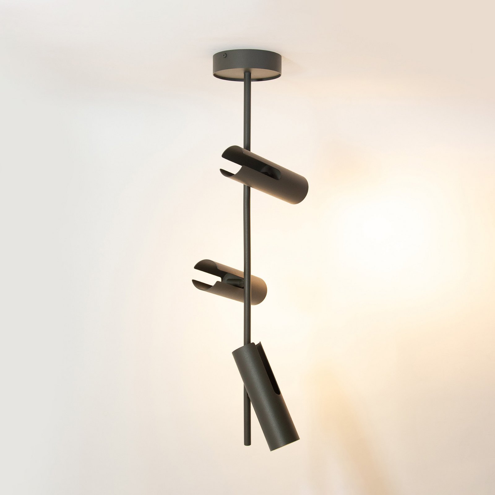 Deckenspot Leda 3, olivgrün, 3-flammig, Stahl, Höhe 76 cm