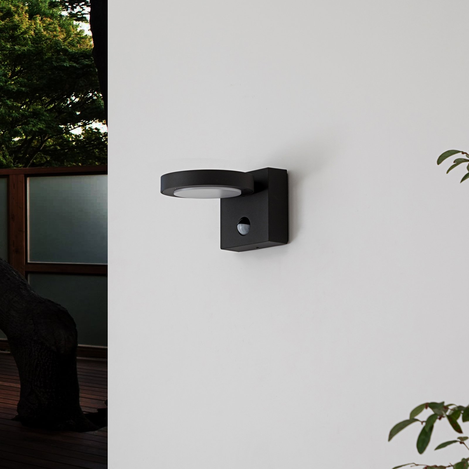 Belna LED OutdoorWall Lamp w/Sensor Graphite - Lucande
