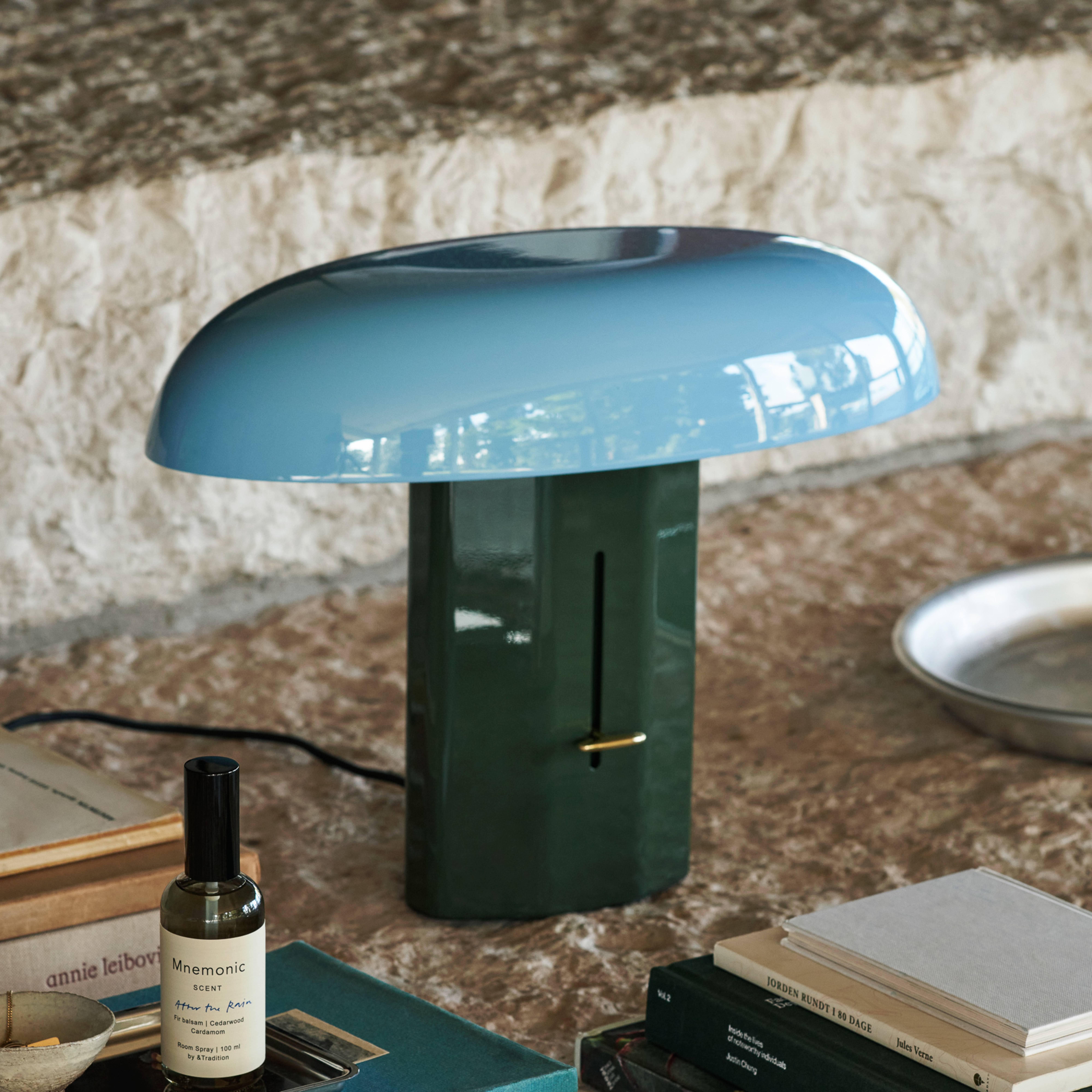 &TRADITION Montera JH42 table lamp, forest green/sky blue