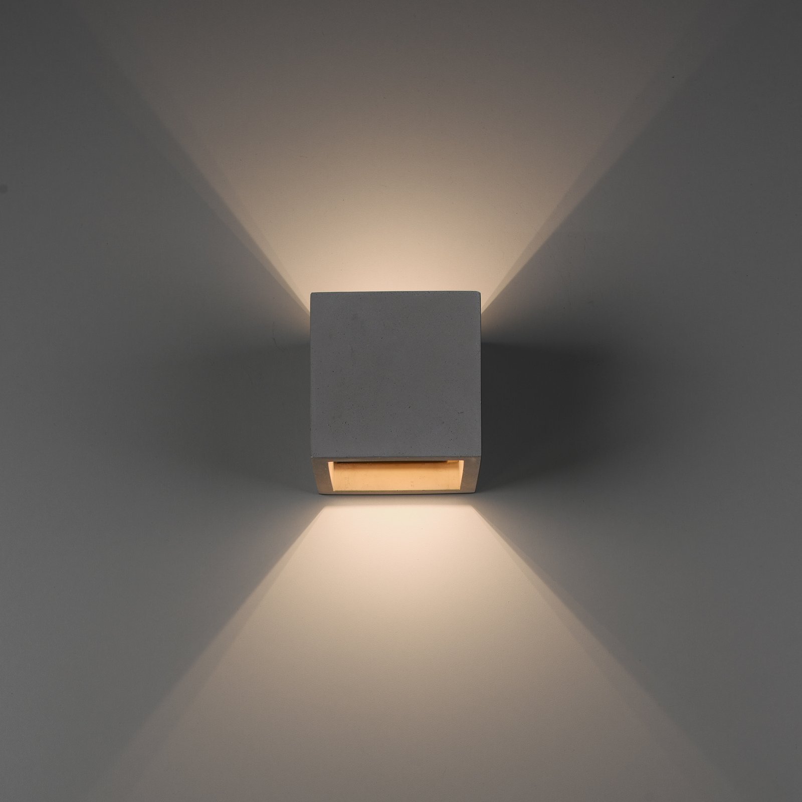 Paul Neuhaus Eton nástenné svetlo z betónu hranaté