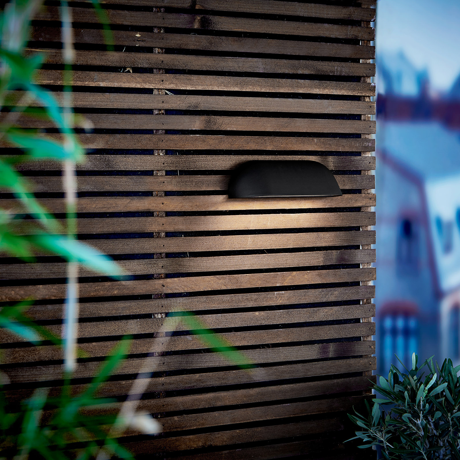 Front 26 LED outdoor wall lamp, black