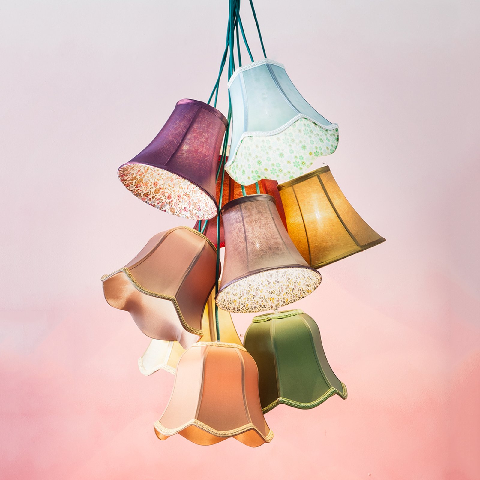 KARE Saloon Flower – farebná závesná lampa