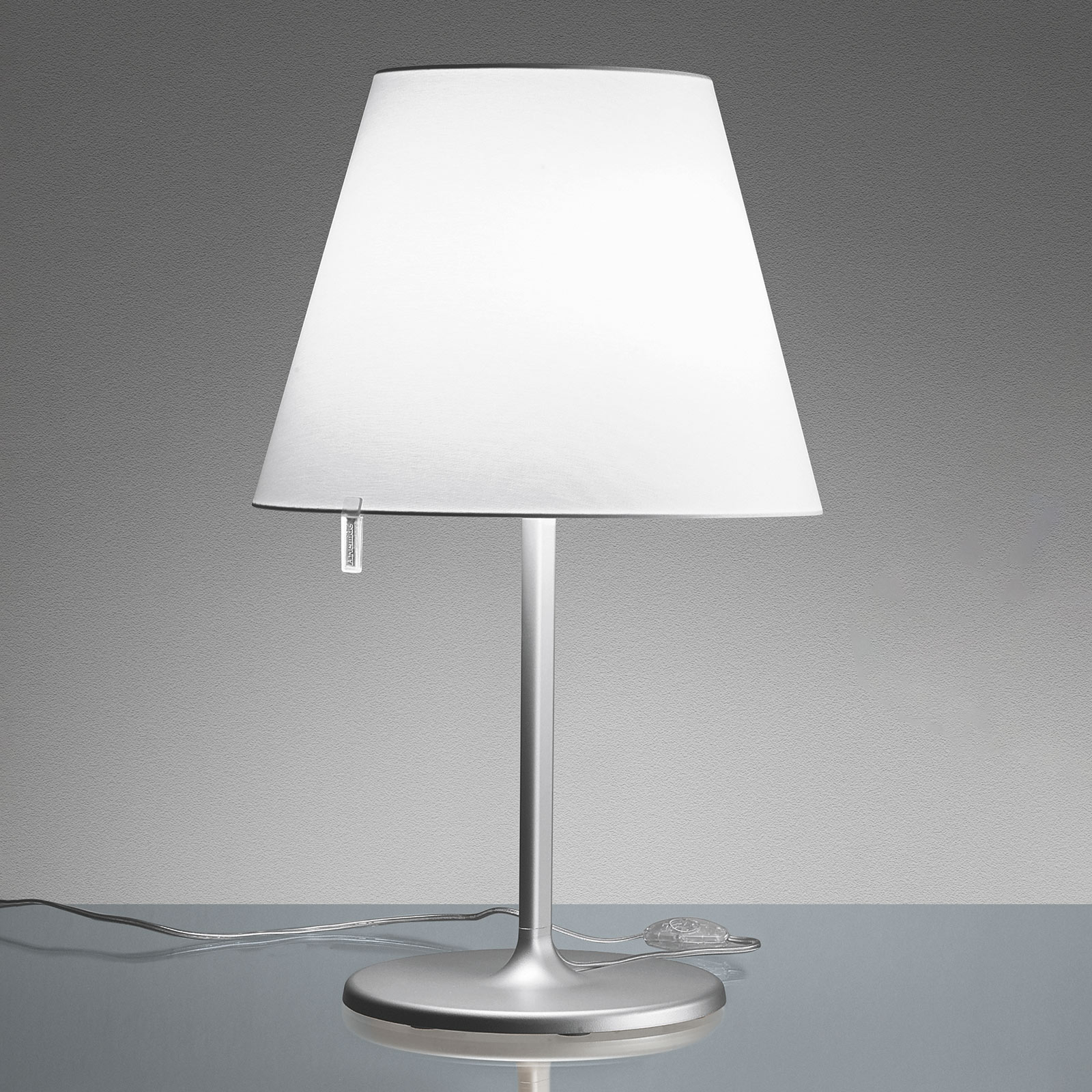 Artemide Melampo Tischleuchte mit drehbarem Schirm