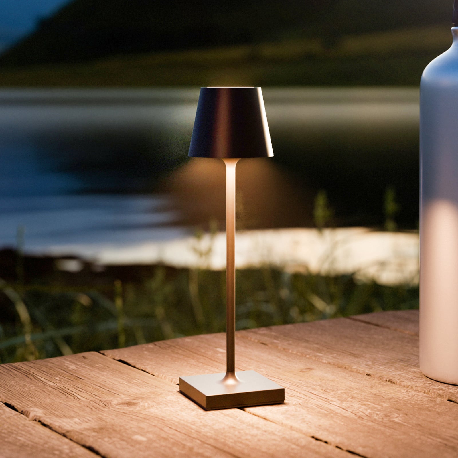 Nuindie pocket LED rechargeable table lamp, black, IP54, dimmable Nuindie pocket LED rechargeable table lamp, black, IP54, dimmable