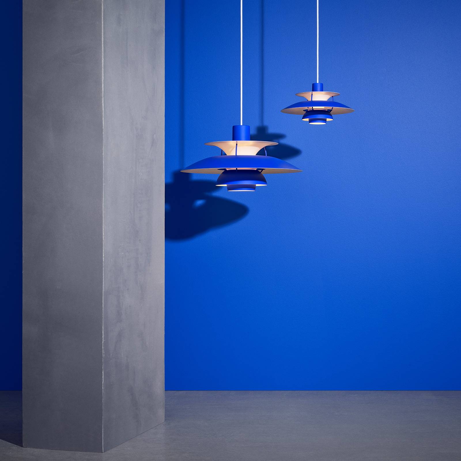 Louis Poulsen PH 5 lampa wisząca niebieska