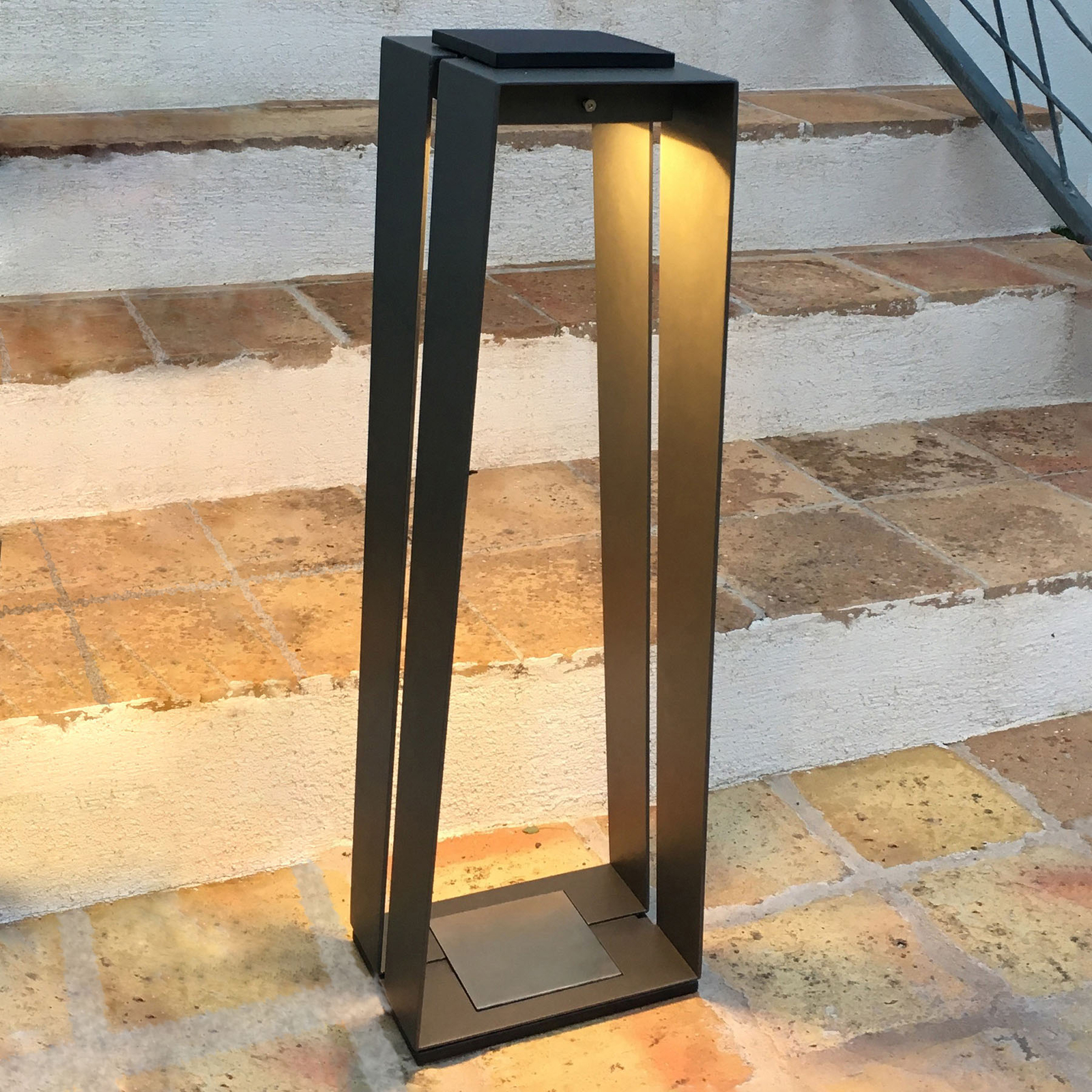Skaal LED solar lantern, aluminium, 70 cm, grey