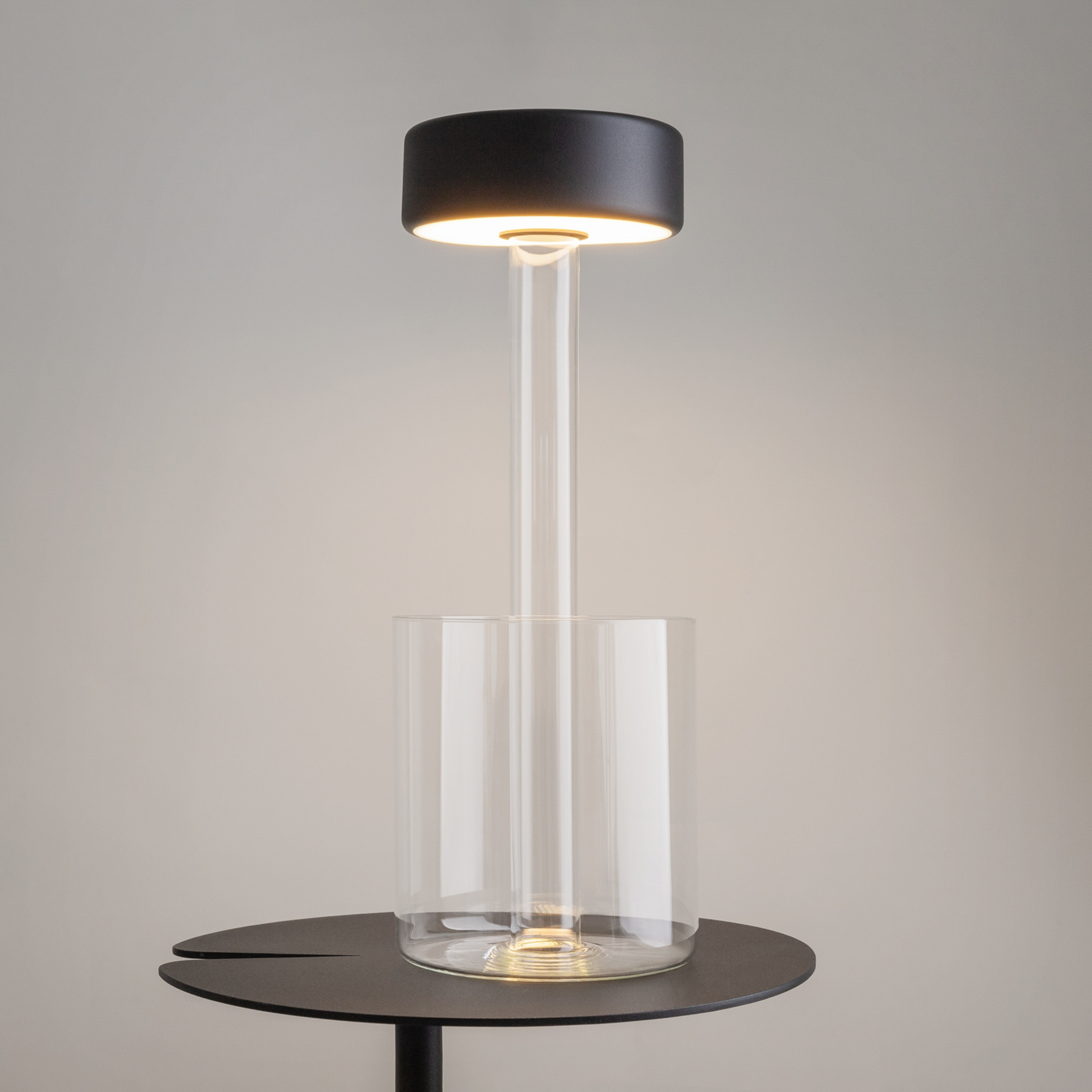 Maytoni LED-laetav laualamp AI Collaboration, klaas, must
