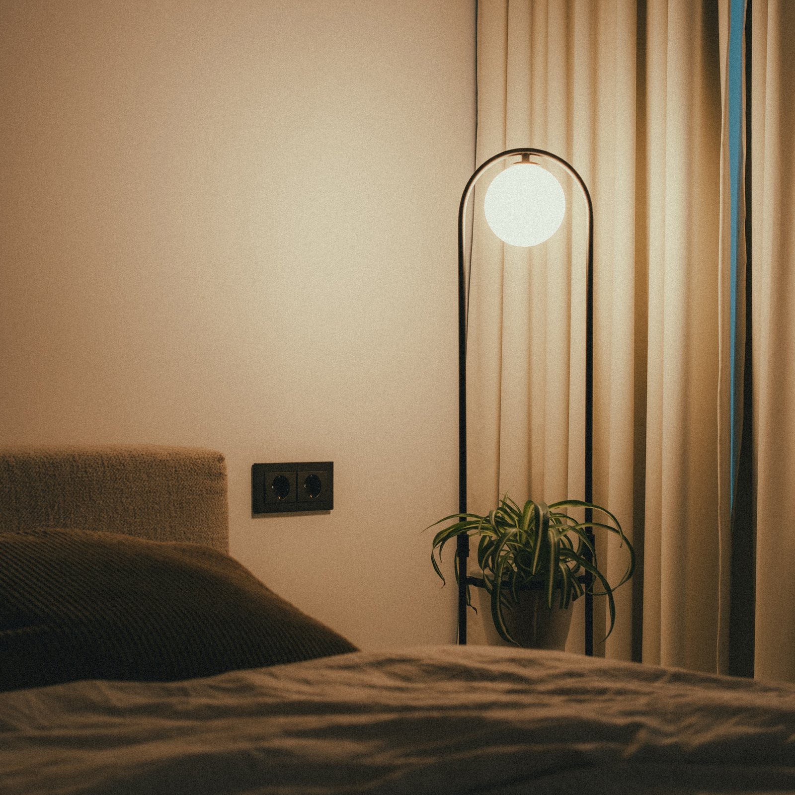 Lindby Orna piantana 1 luce fioriera