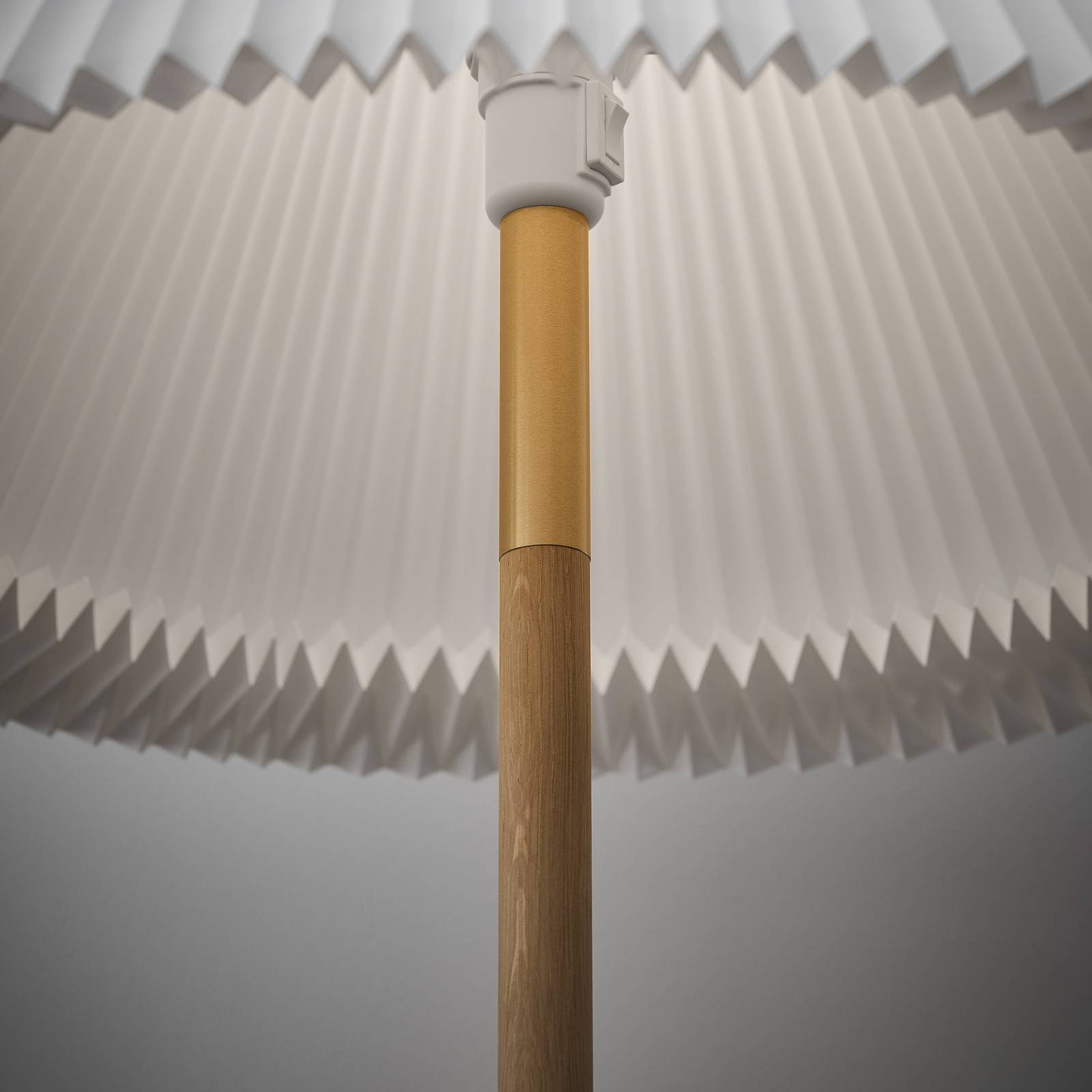 LE KLINT LK80 golvlampa med pappersskärm ljus ek