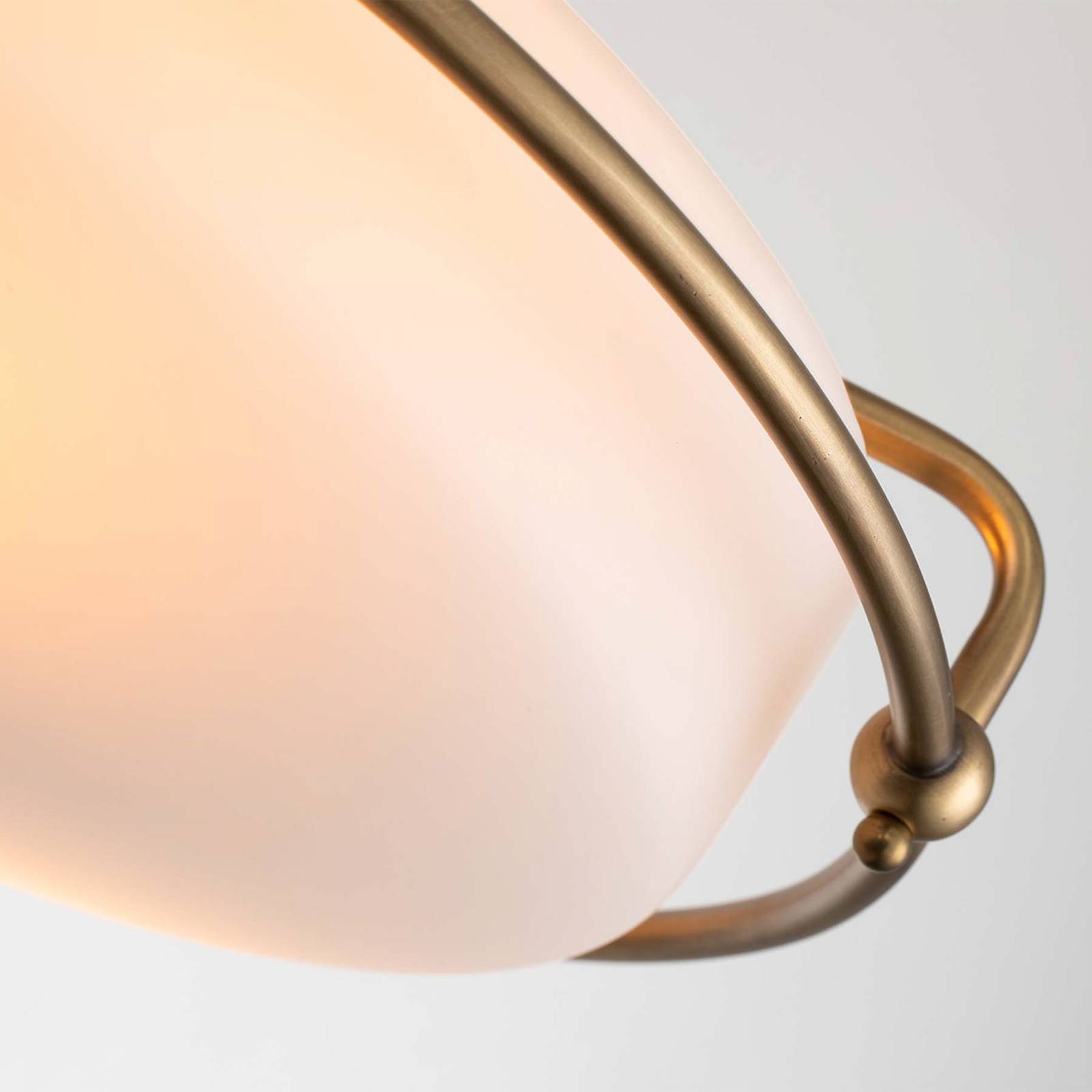 Photos - Chandelier / Lamp Quoizel Griffin F ceiling light, Ø 42 cm, opal glass shade, brass 
