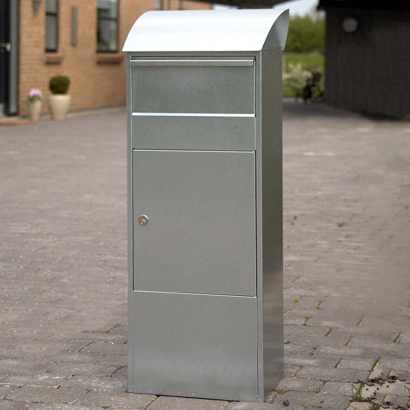 Juliana Allux 820G free-standing letterbox, grey, galvanized steel, powder-coated, W: 39 cm, H: 109.5 cm