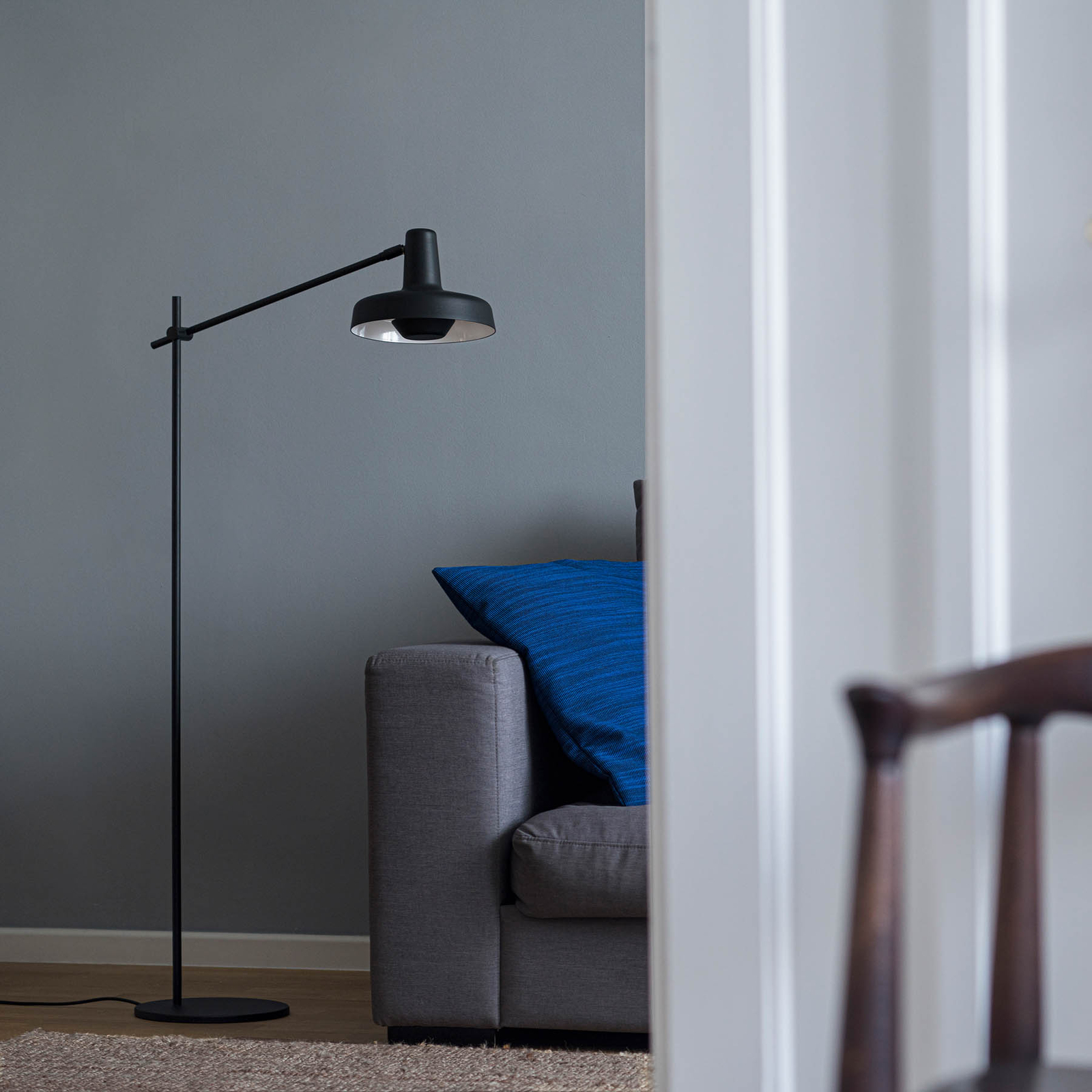 GRUPA Arigato Palace floor lamp, double arm, black