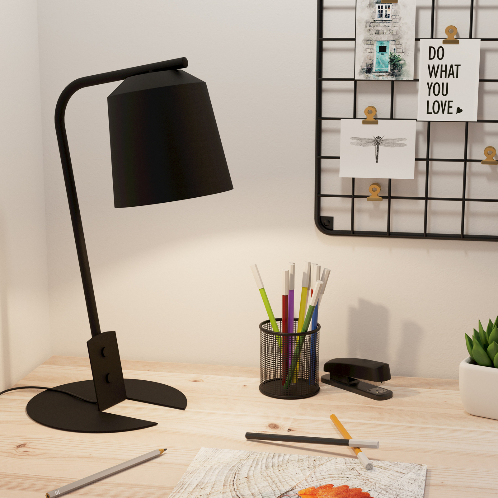 Lampa stołowa Oneda ze stali