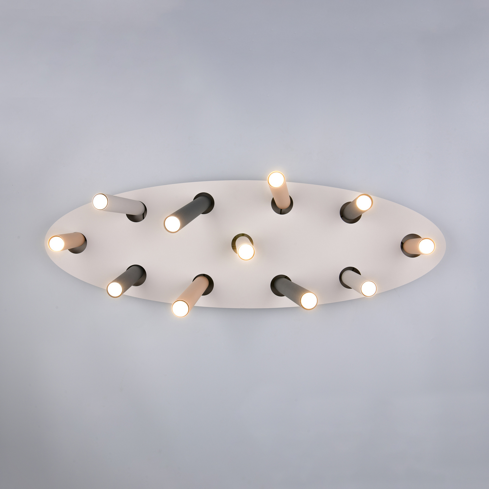 Plafonieră Terloa, colorată, lungime 110 cm, metal, cu 11 becuri. Plafonieră Terloa, colorată, lungime 110 cm, metal, cu 11 becuri.
