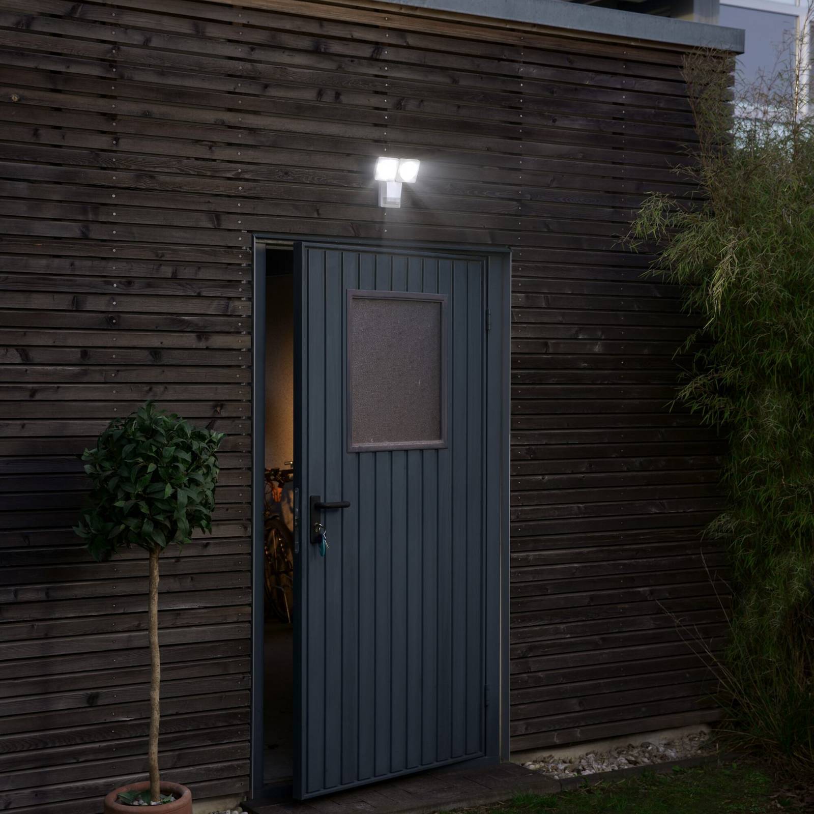 Reflektor zewnętrzny OSRAM LED z czujnikiem ENDURA PRO, biały, IP55