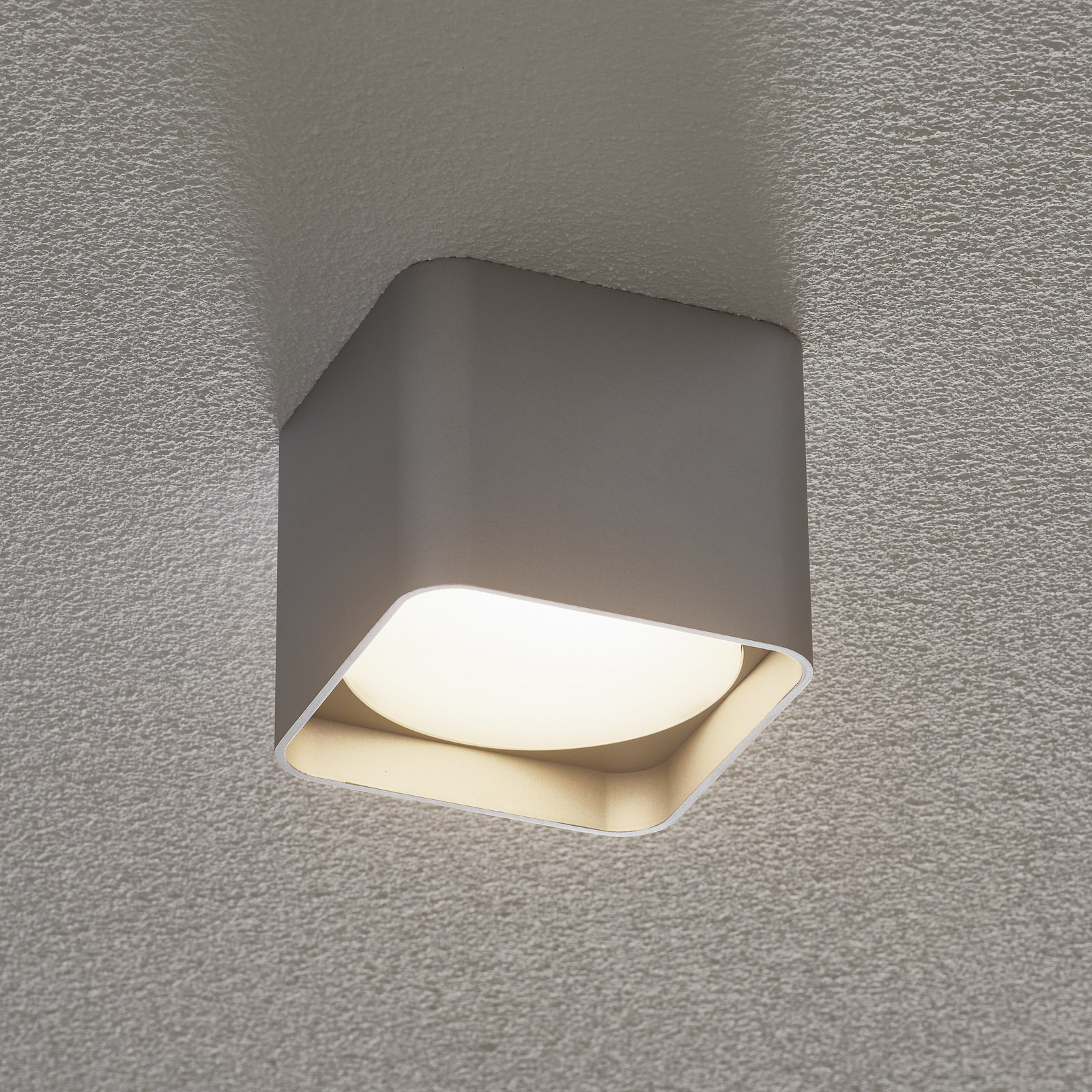 Helestra Dora LED plafondlamp hoekig, zilver mat