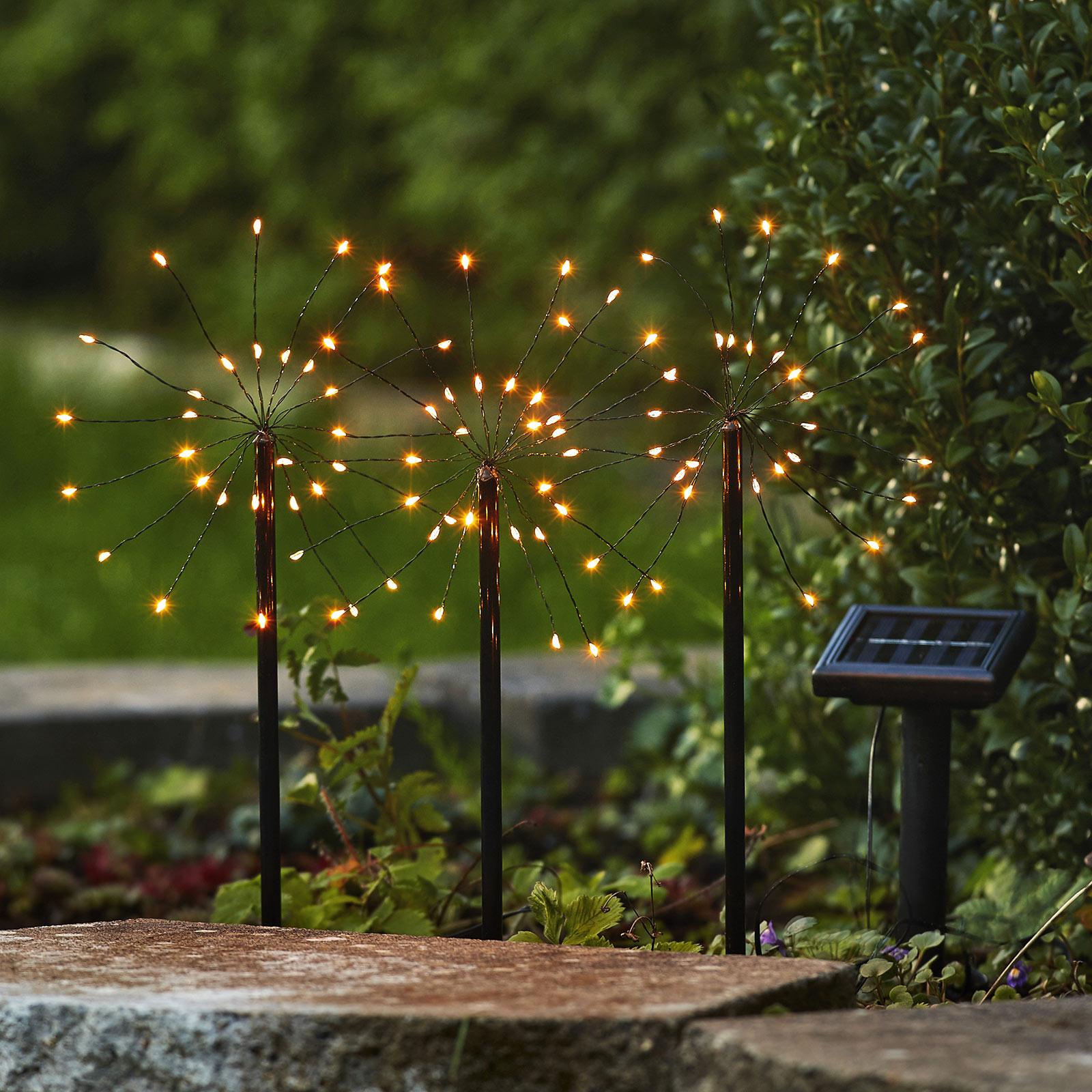 Lámpara LED solar Firework, set con picas tierra
