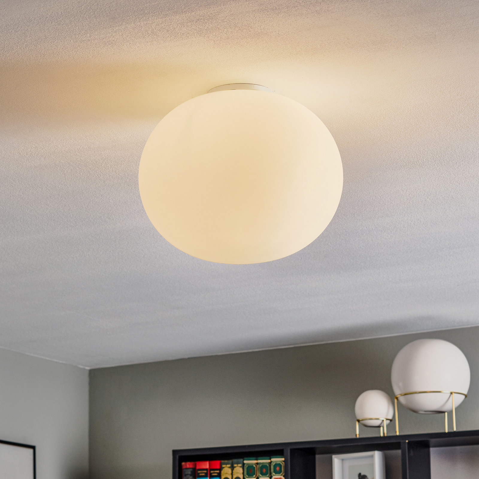 FLOS Glo-Ball - plafonieră sferică 33 cm - Camera de zi / sufragerie - design - alb opal - Sticlă