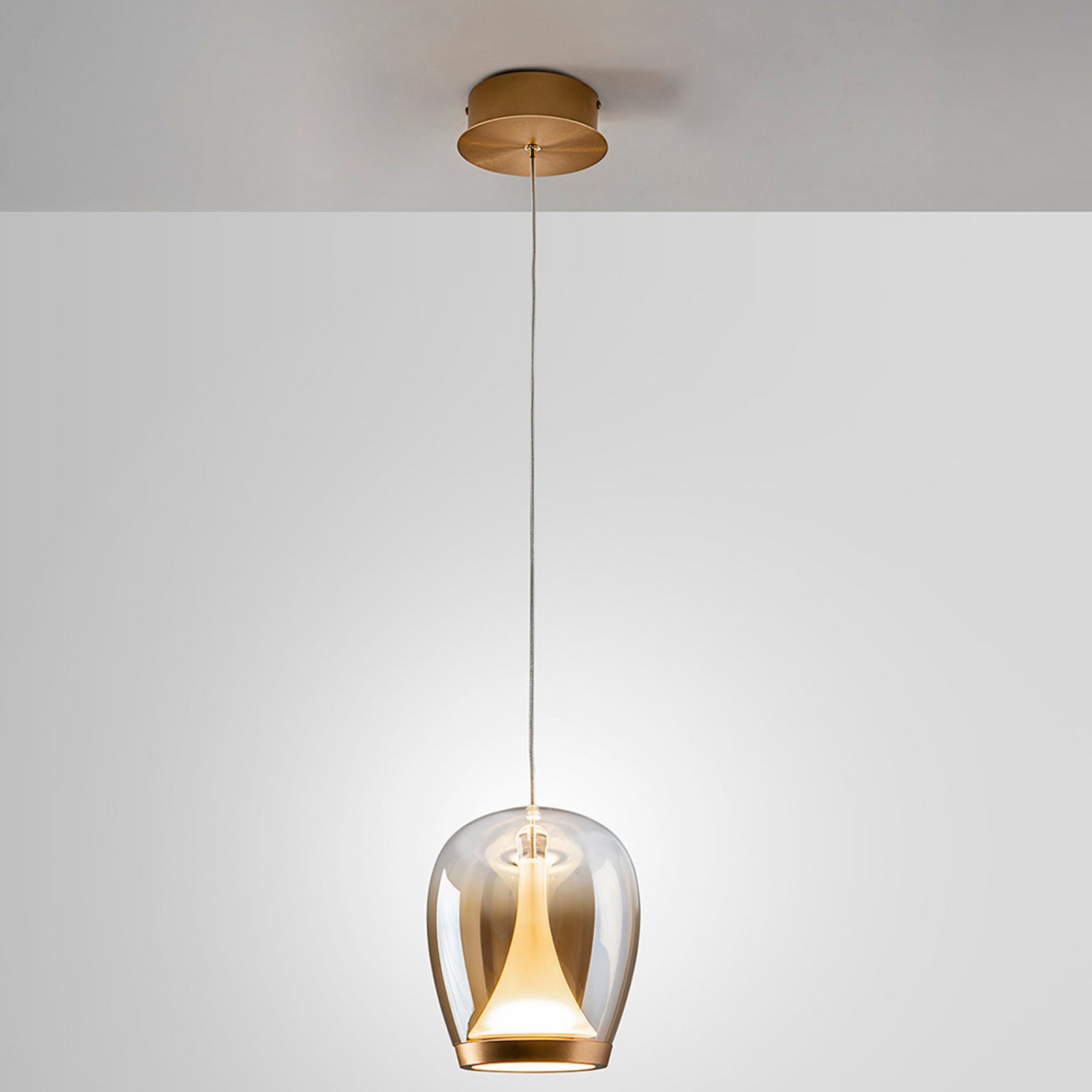 Lampada LED a sospensione a sospensione Suspiro, Ø 18 cm, color oro/ambra, vetro Lampada LED a sospensione a sospensione Suspiro, Ø 18 cm, color oro/ambra, vetro