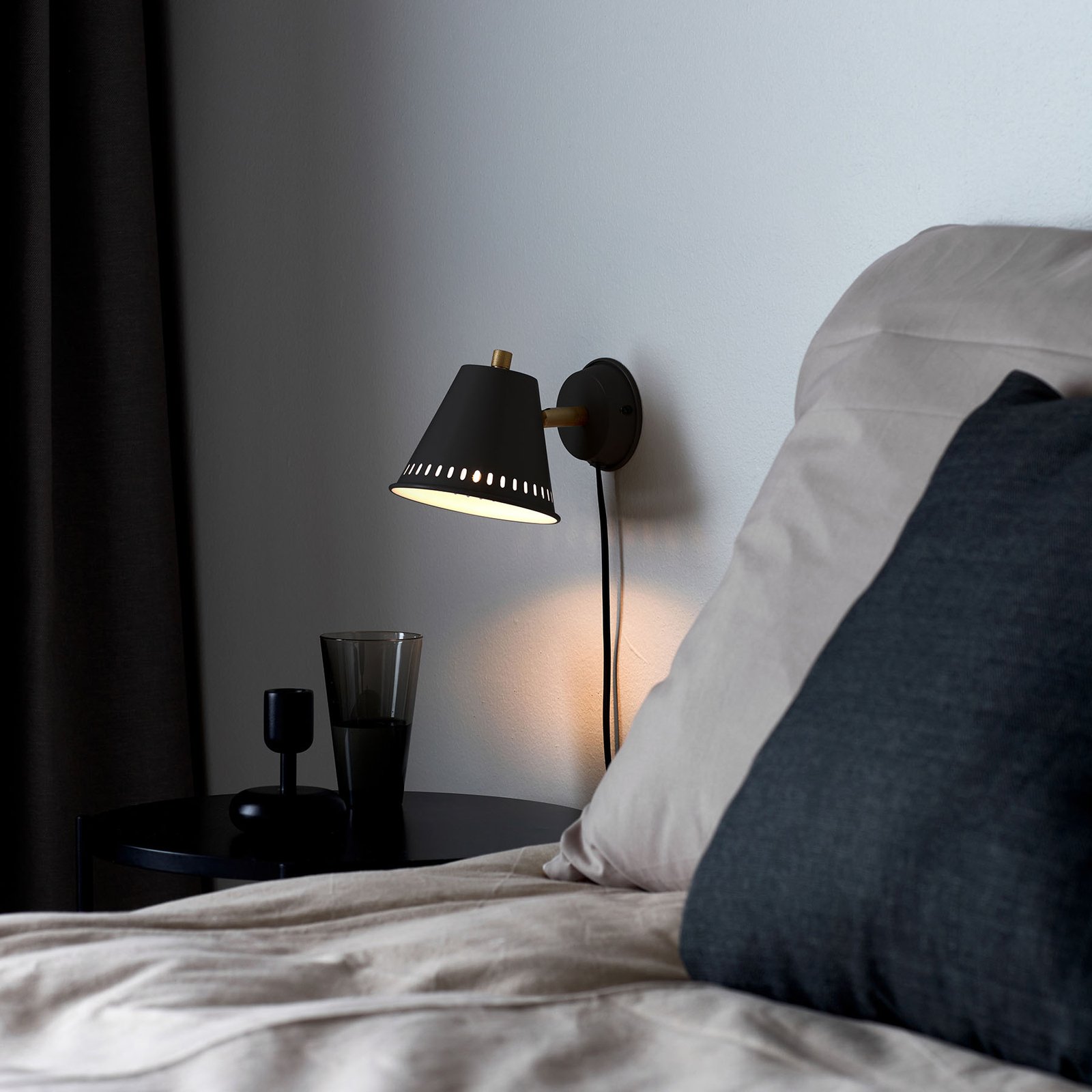 Pine wall light with plug