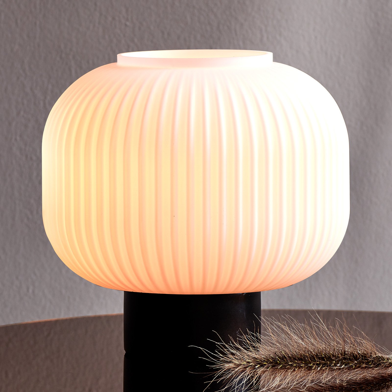 Milford table lamp, glass lampshade, black base